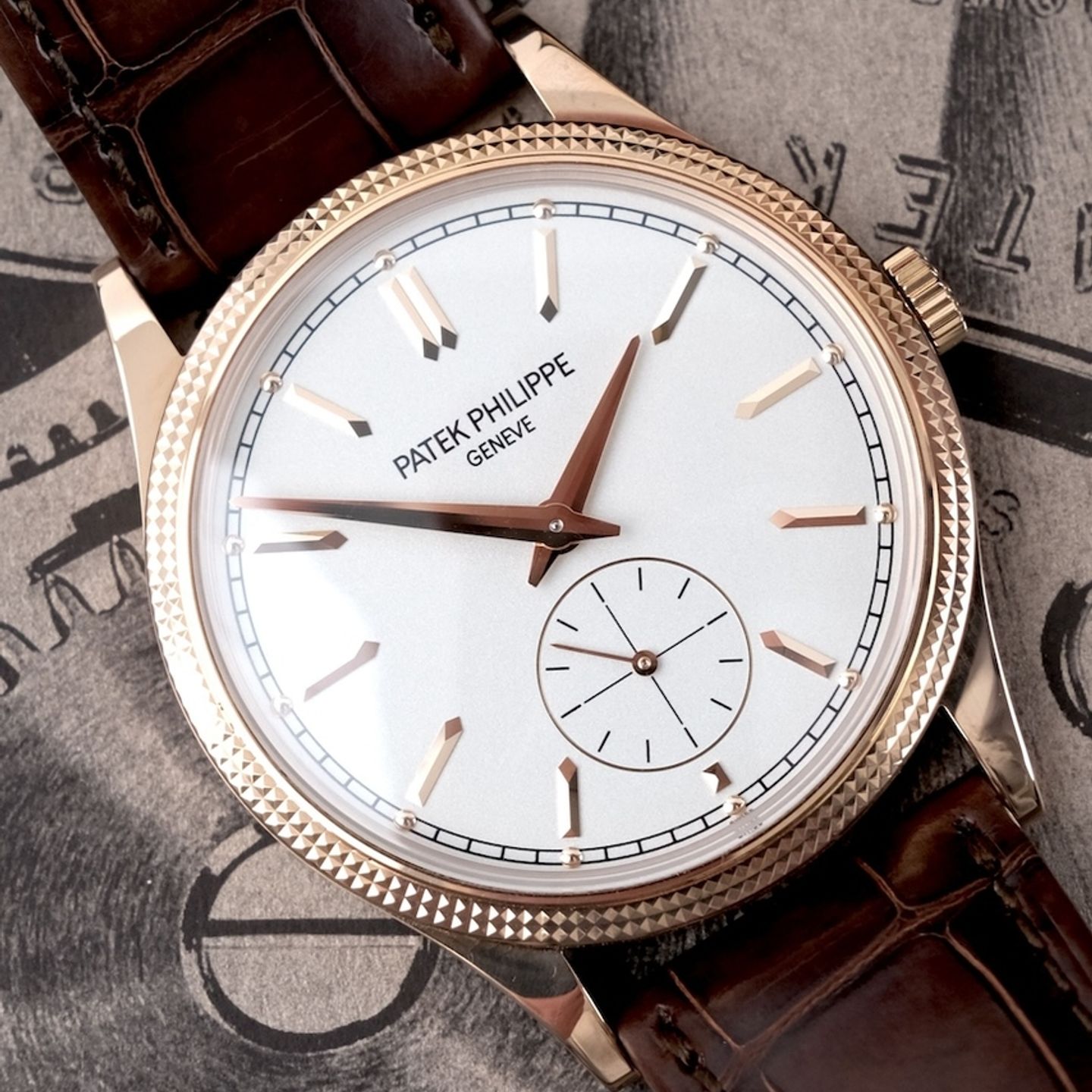 Patek Philippe Calatrava 6119R-001 (2023) - Silver dial 39 mm Rose Gold case (1/8)