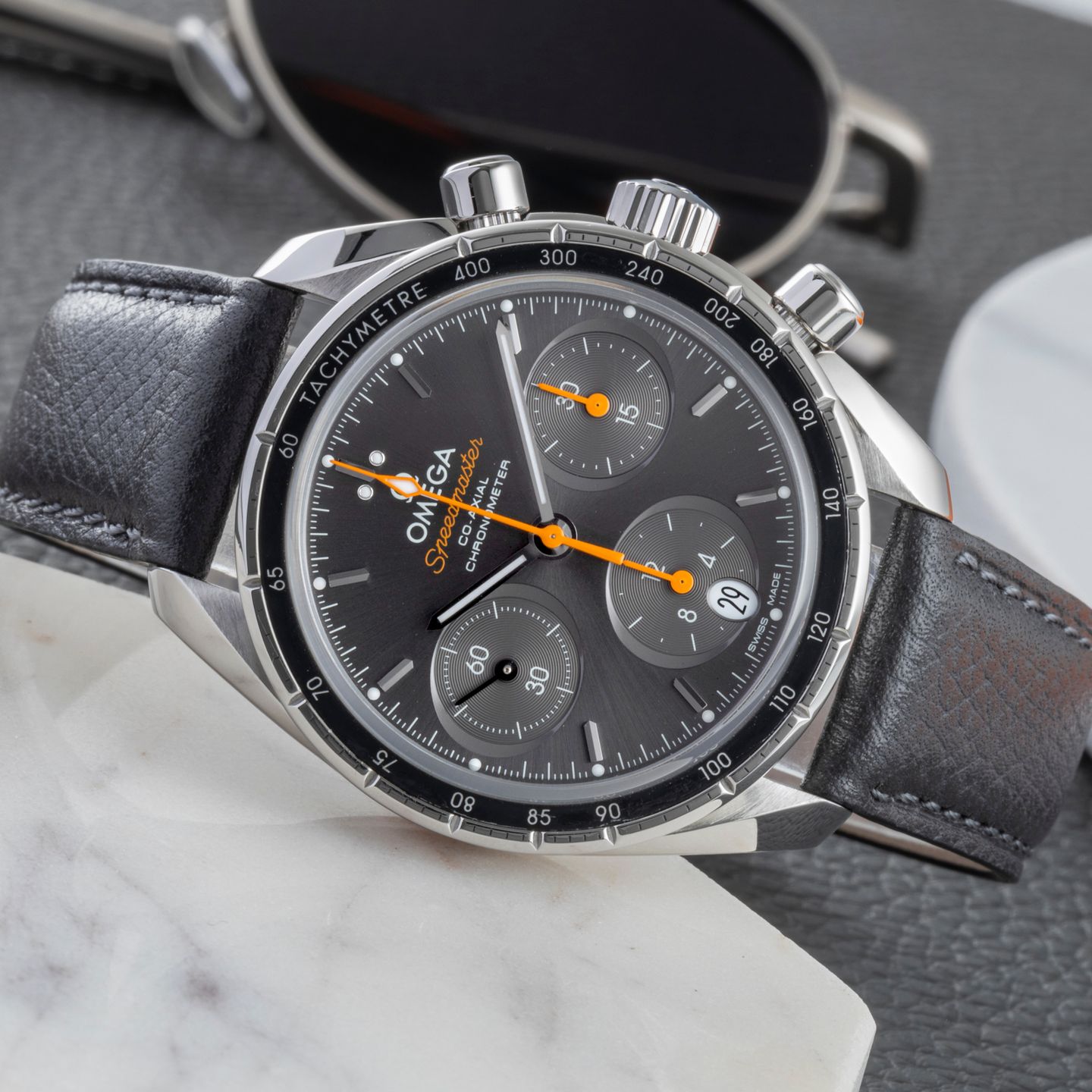 Omega Speedmaster 324.32.38.50.06.001 - (2/8)