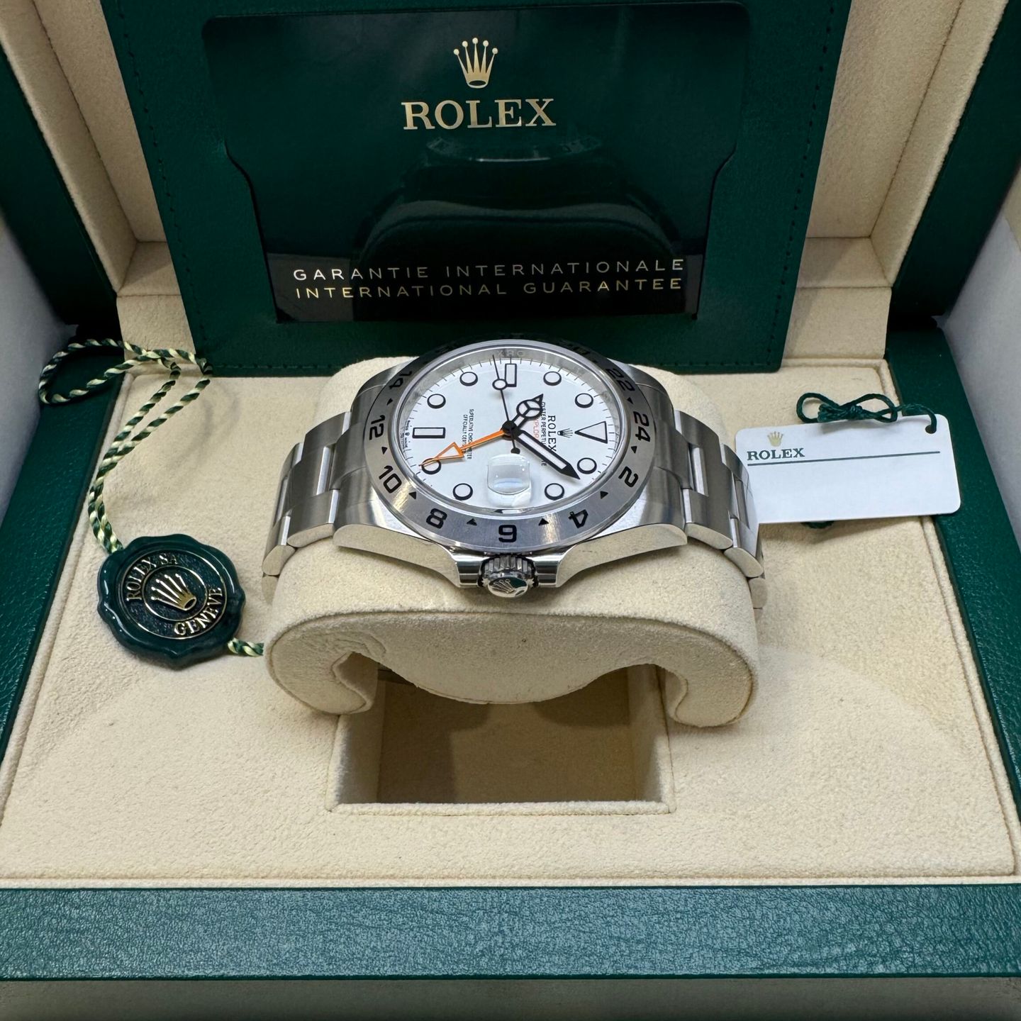 Rolex Explorer II 226570 (2024) - 42 mm Steel case (3/6)