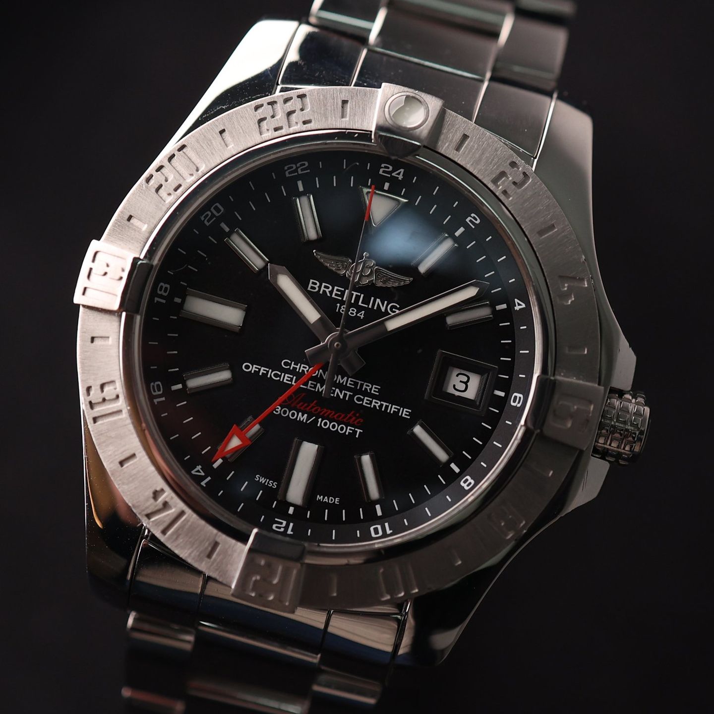 Breitling Avenger II GMT A3239011 (2019) - Black dial 43 mm Steel case (2/3)