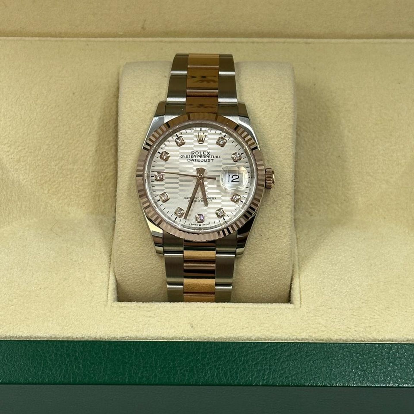 Rolex Datejust 126231 (2024) - 44mm Goud/Staal (4/10)