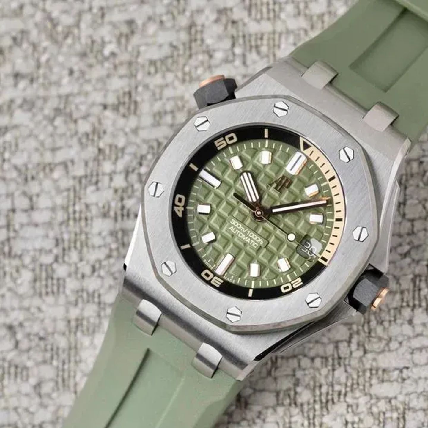 Audemars Piguet Royal Oak Offshore Diver 15720ST.OO.A052CA.01 (2023) - Green dial 42 mm Steel case (4/6)