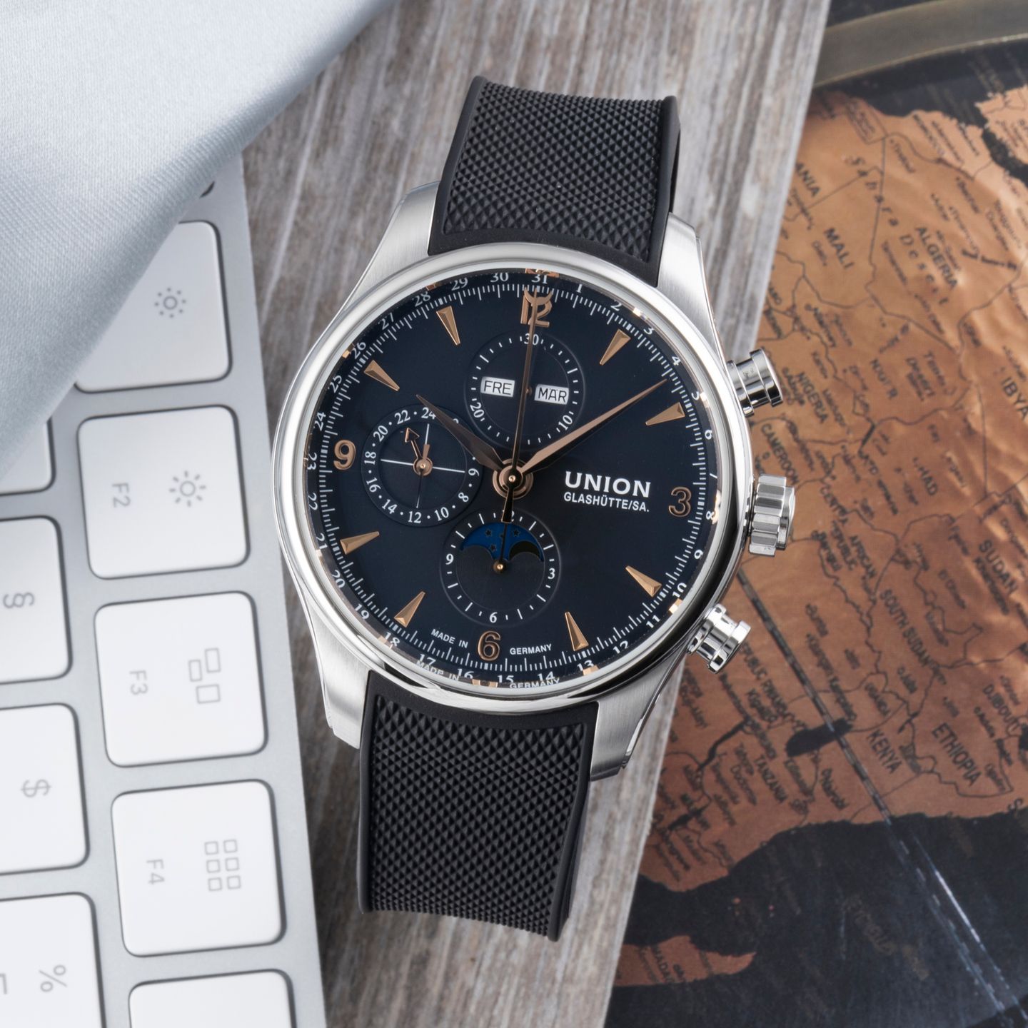 Union Glashütte Belisar Chronograph D009.425.17.057.01 (2020) - Black dial 45 mm Steel case (1/8)