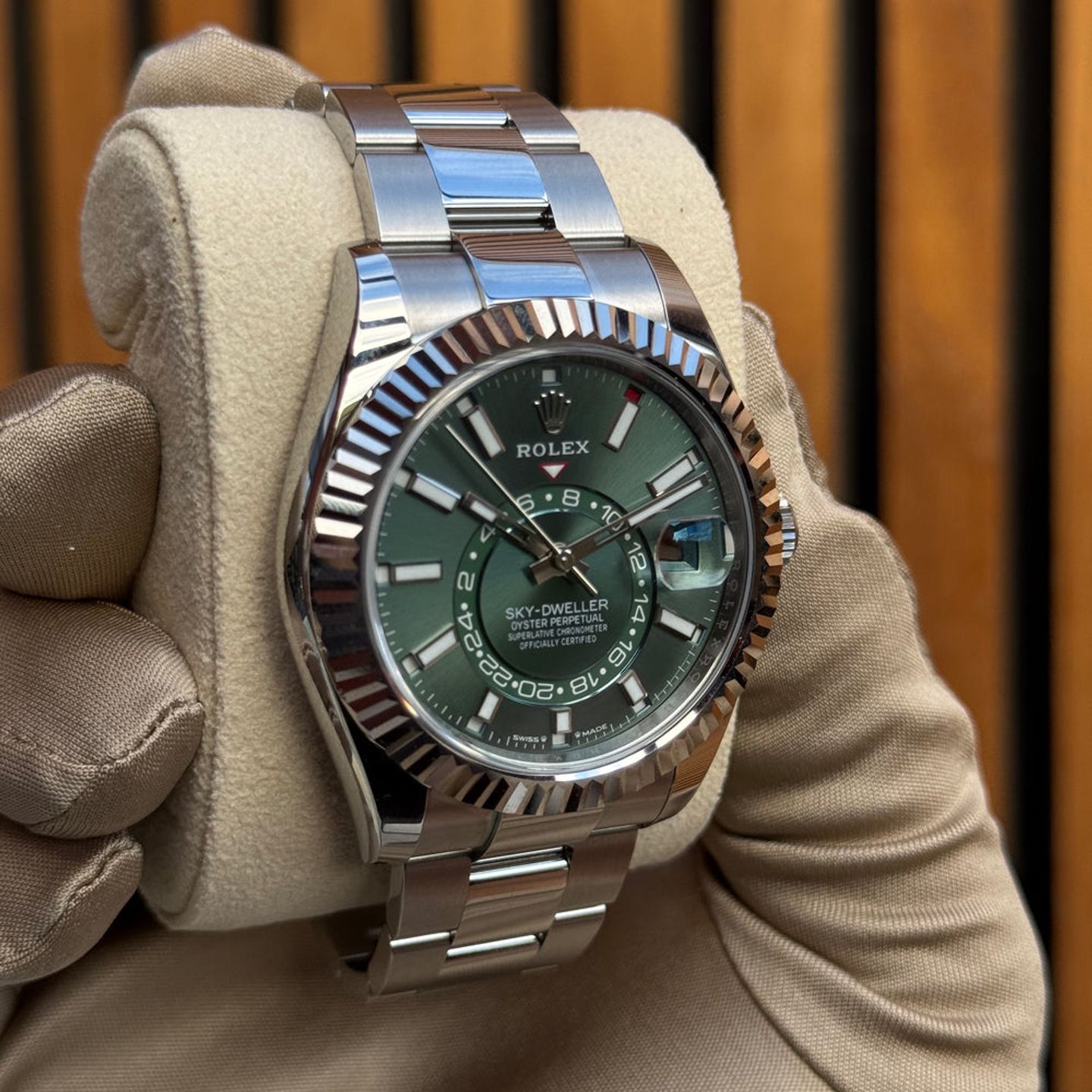 Rolex Sky-Dweller 336934 (2025) - Groen wijzerplaat 42mm Goud/Staal (2/3)