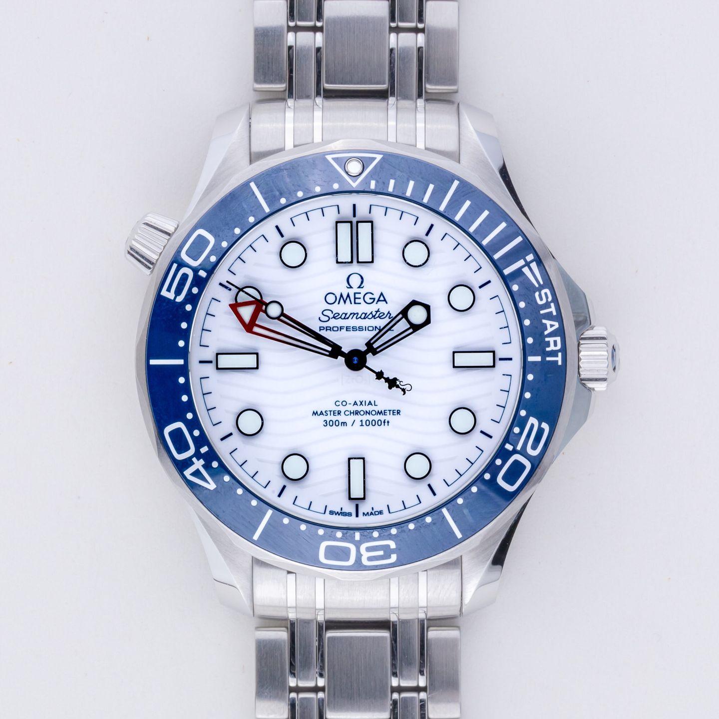 Omega Seamaster Diver 300 M 210.30.42.20.04.002 (2021) - White dial 42 mm Steel case (3/8)