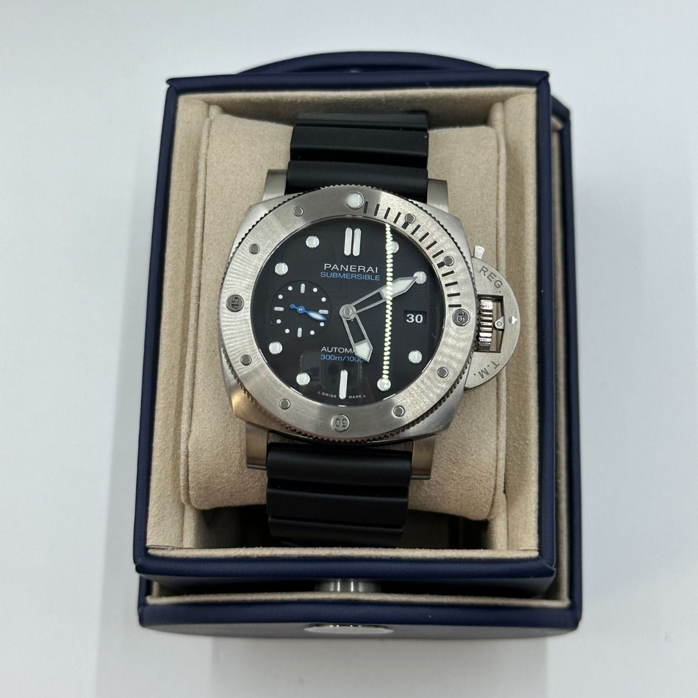 Panerai Luminor Submersible 1950 3 Days Automatic PAM02305 (2023) - Black dial 47 mm Titanium case (4/8)