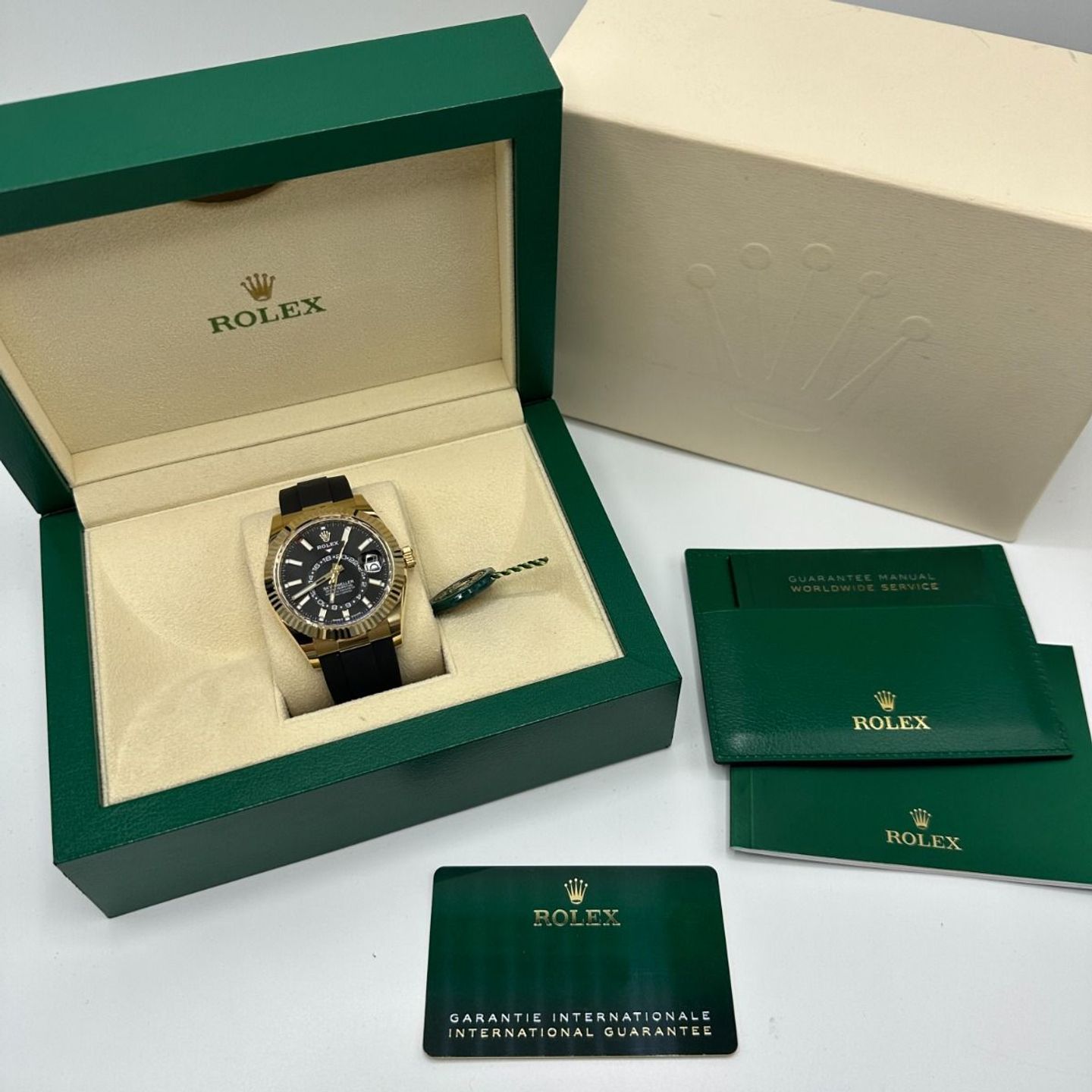 Rolex Sky-Dweller 336238 (2024) - Zwart wijzerplaat 42mm Geelgoud (2/8)