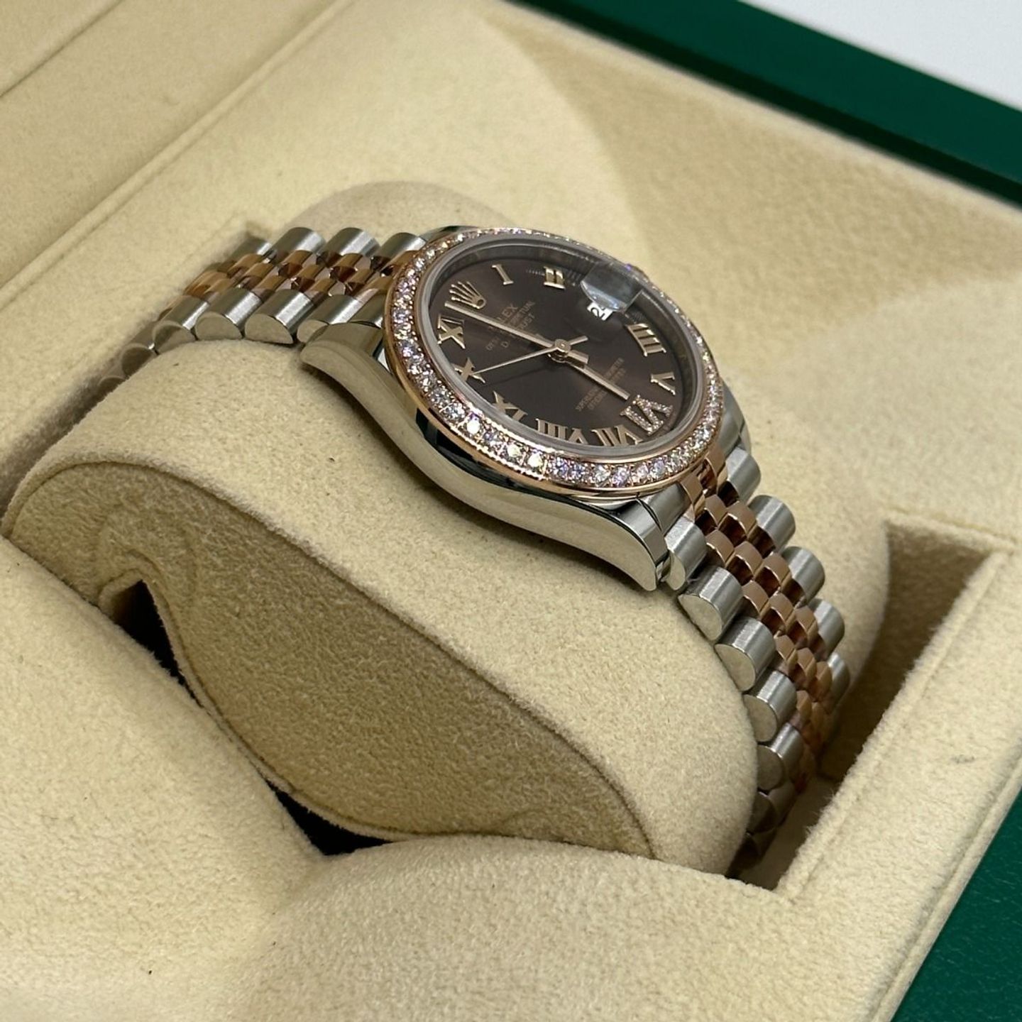 Rolex Datejust 31 278381RBR (2024) - Gold dial 31 mm Steel case (7/8)