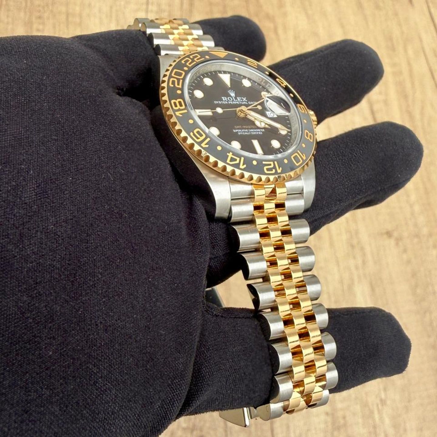 Rolex GMT-Master II 126713grnr (2026) - Black dial 40 mm Gold/Steel case (10/10)