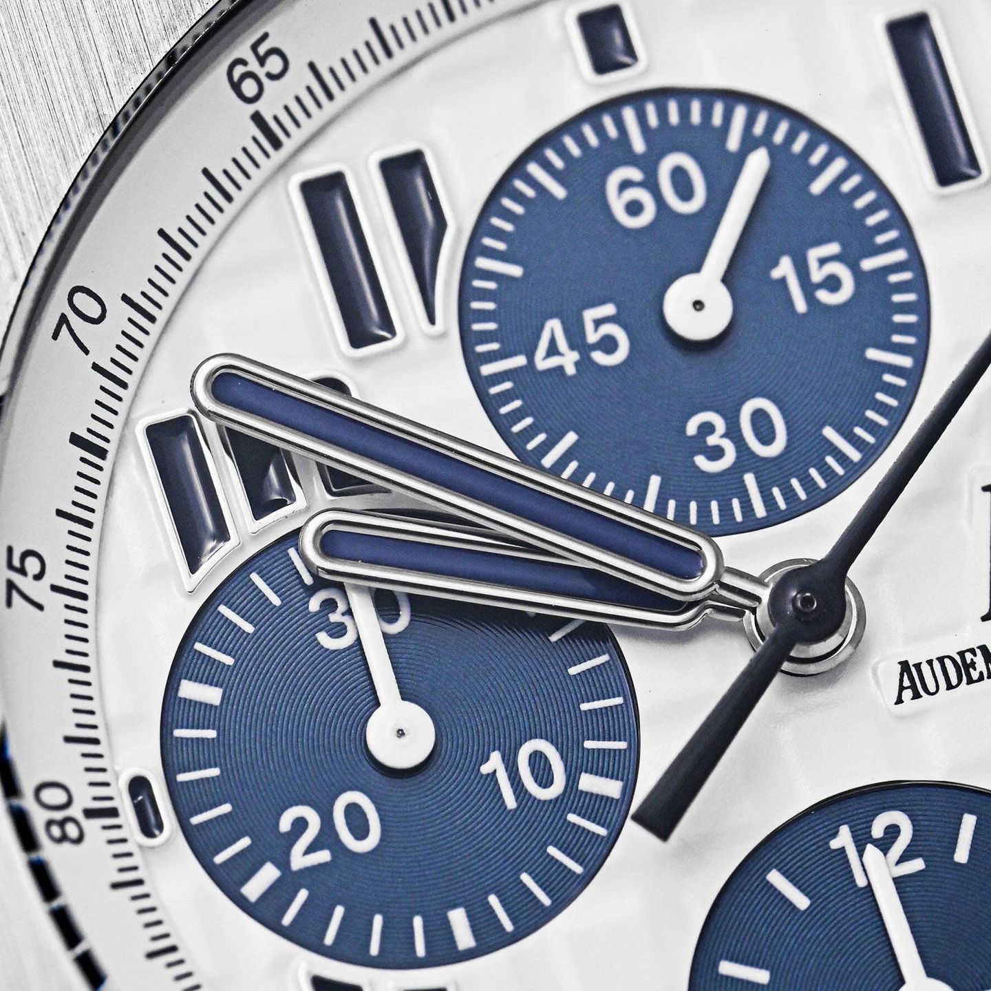 Audemars Piguet Royal Oak Offshore Chronograph Volcano 26170ST.OO.D305CR.01 - (3/5)