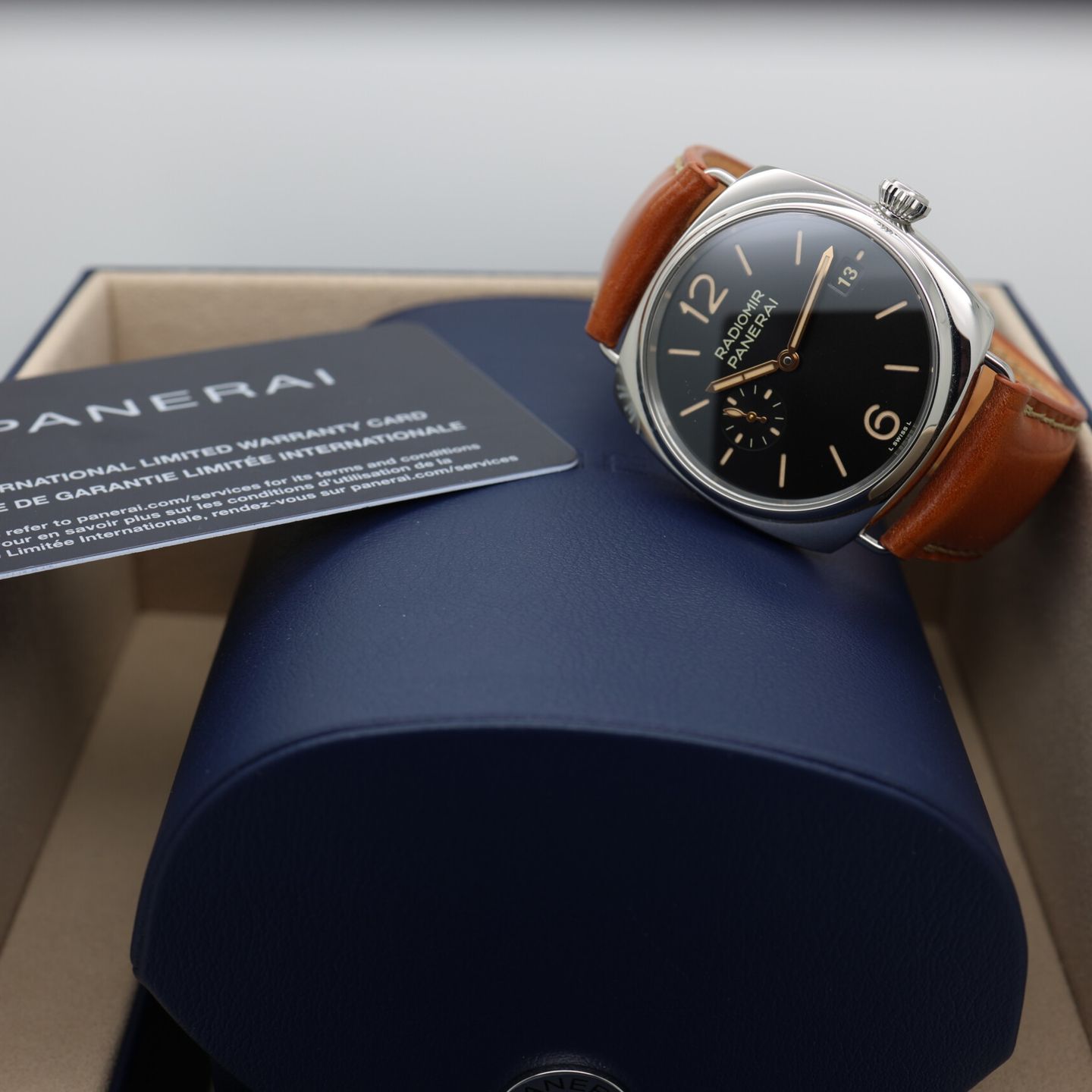 Panerai Radiomir PAM01572 (2024) - Black dial 40 mm Steel case (8/8)