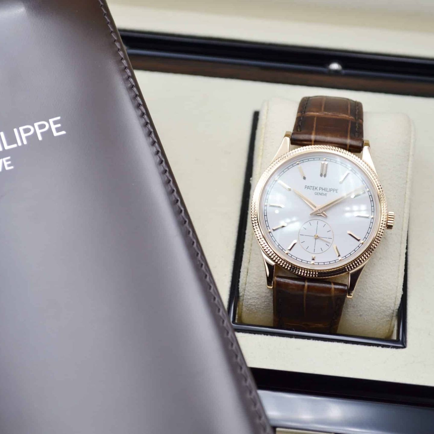 Patek Philippe Calatrava 6119R-001 (2021) - Silver dial 39 mm Rose Gold case (7/7)