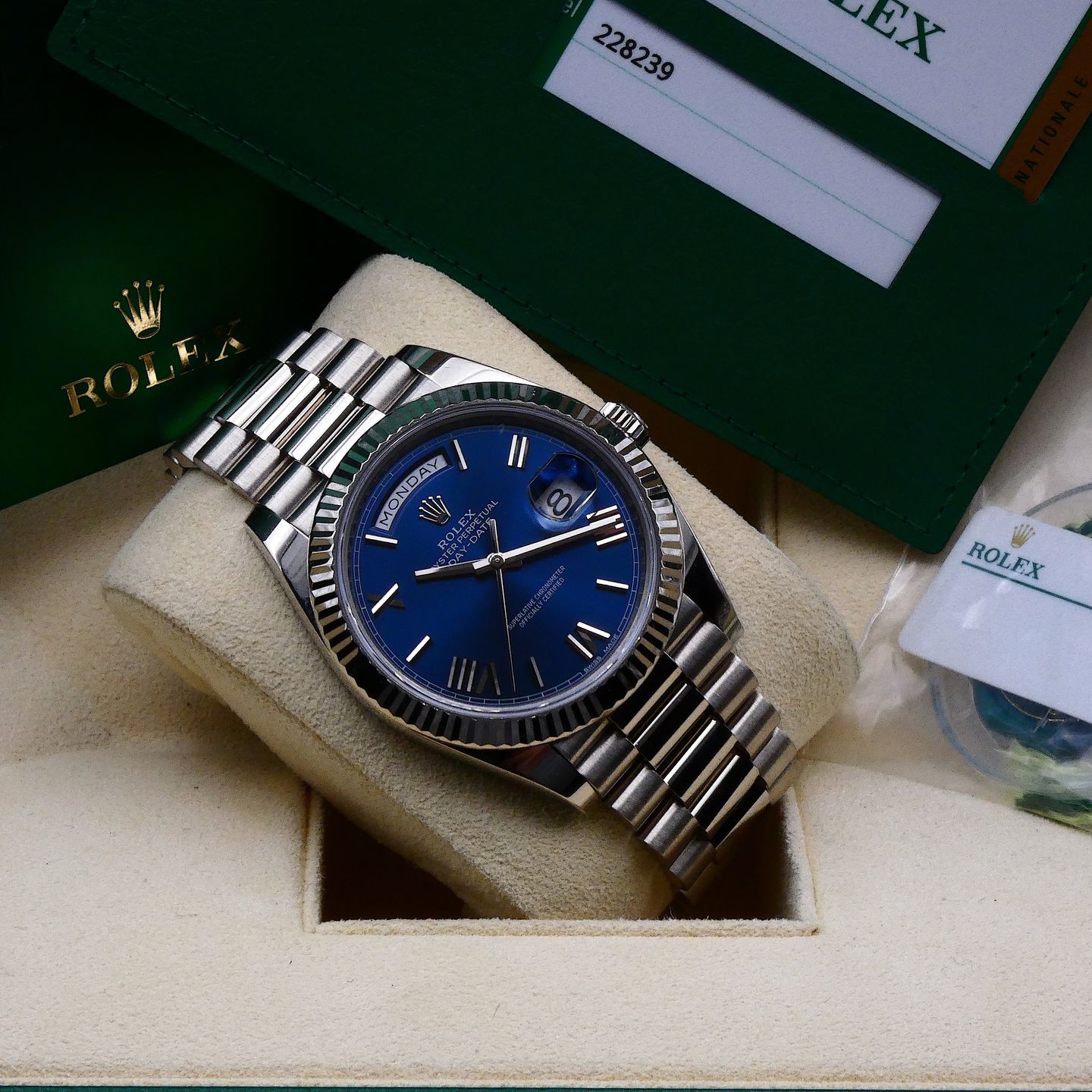 Rolex Day-Date 40 228239 (2018) - Blue dial 40 mm White Gold case (6/6)