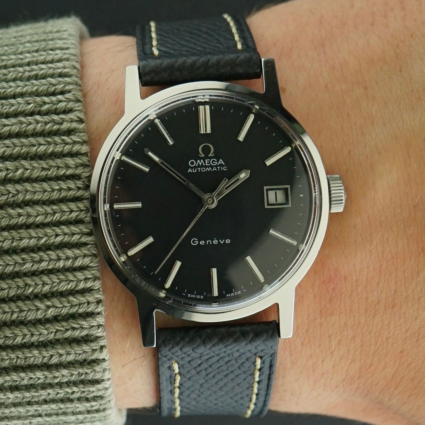 Omega Genève 166.098 (1971) - Black dial 35 mm Steel case (2/8)