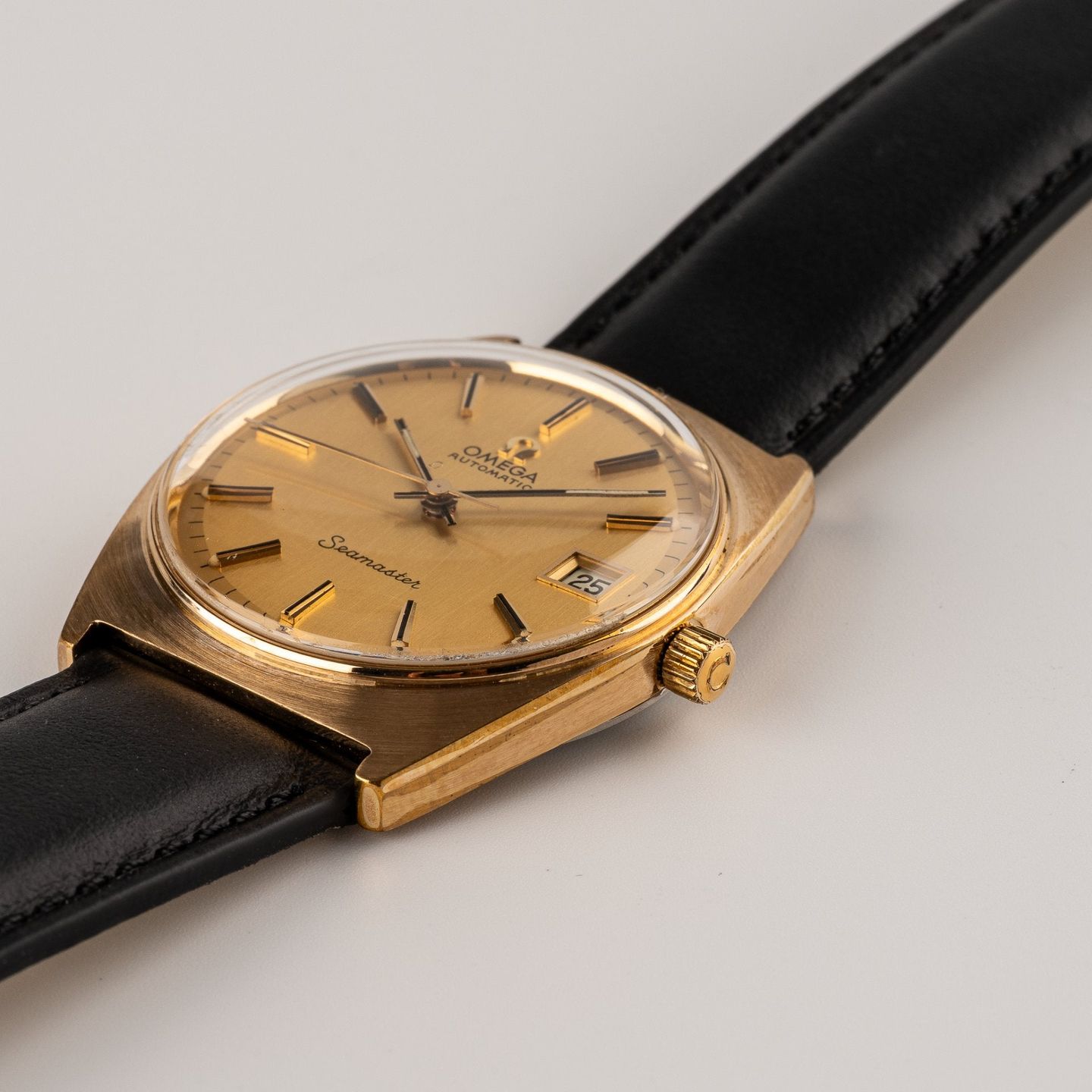 Omega Seamaster 166.0204 (1977) - Black dial 35 mm Gold/Steel case (8/8)