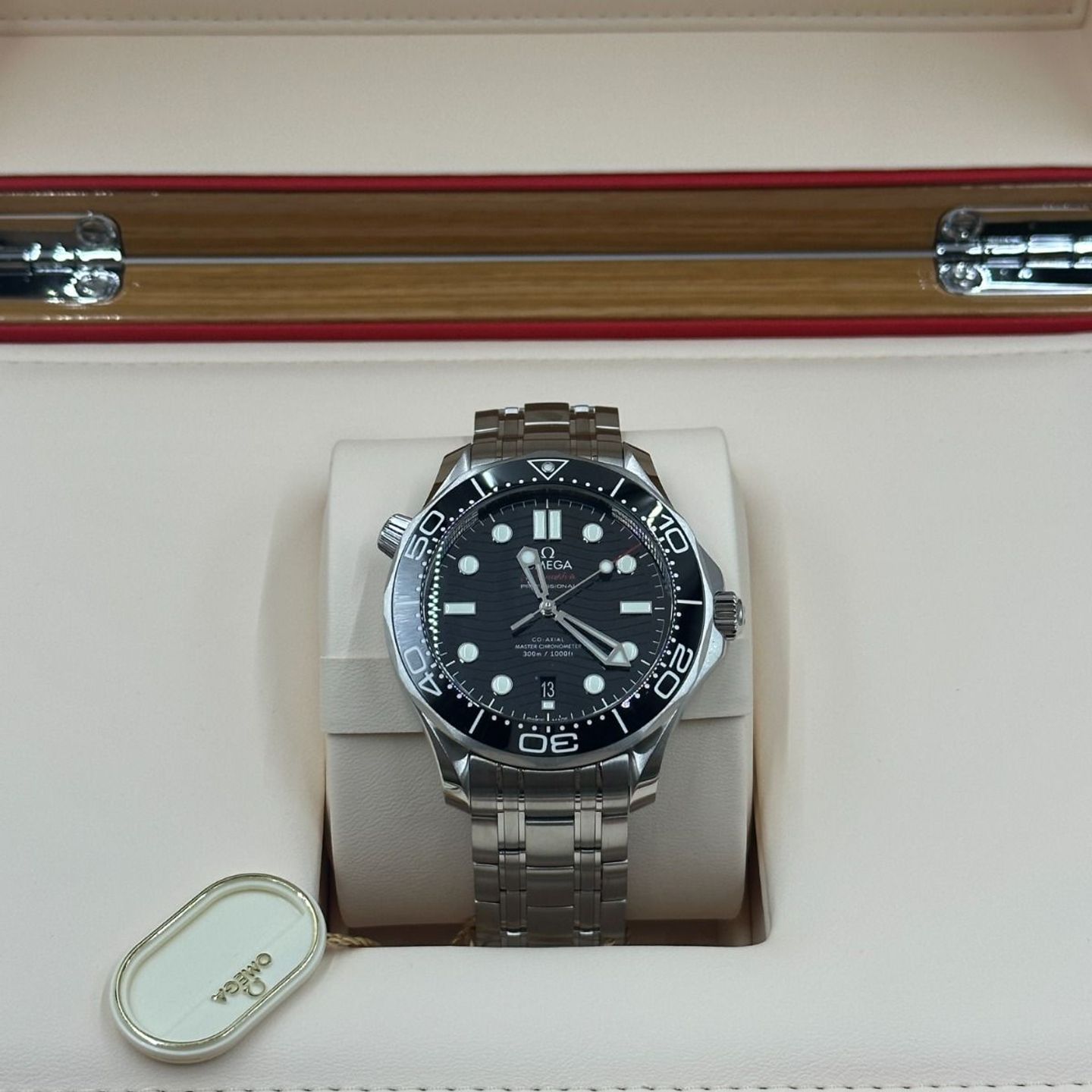 Omega Seamaster Diver 300 M 210.30.42.20.01.001 (2023) - Zwart wijzerplaat 42mm Staal (4/8)