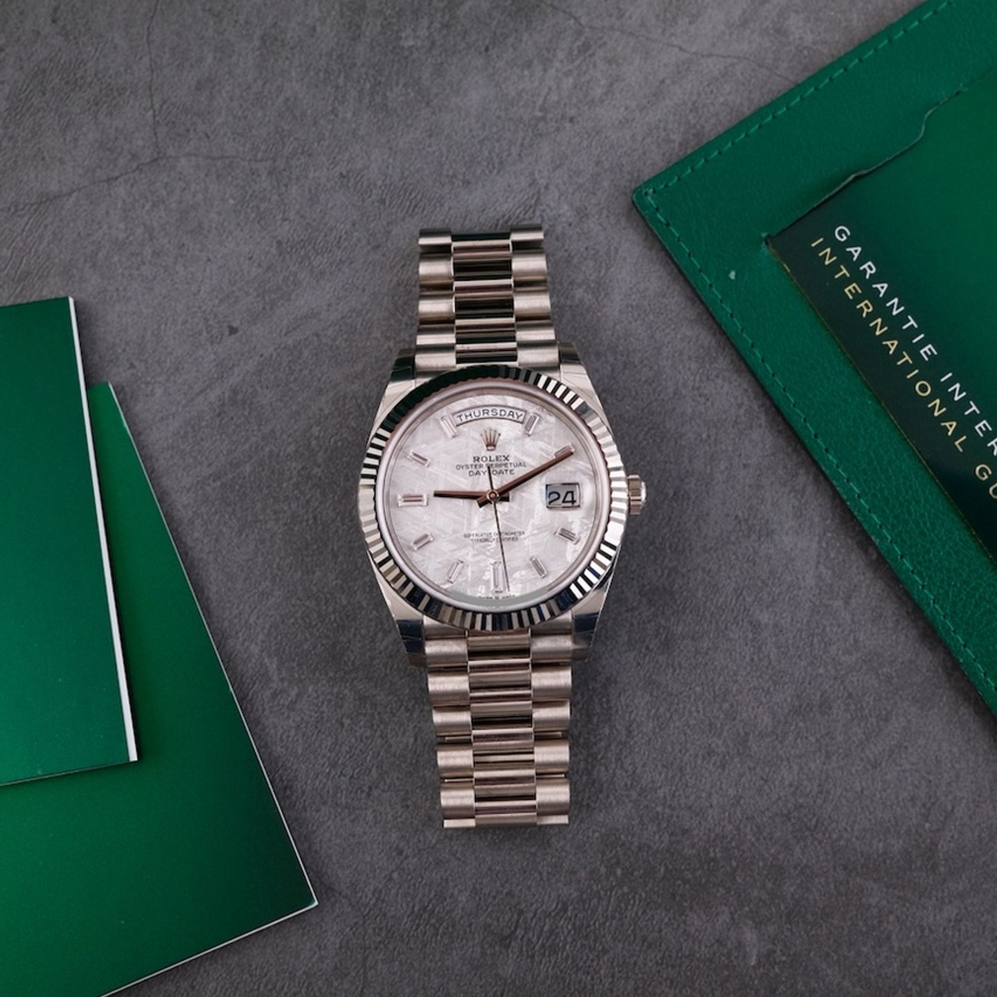 Rolex Day-Date 40 228239 (2021) - 40mm Witgoud (2/8)