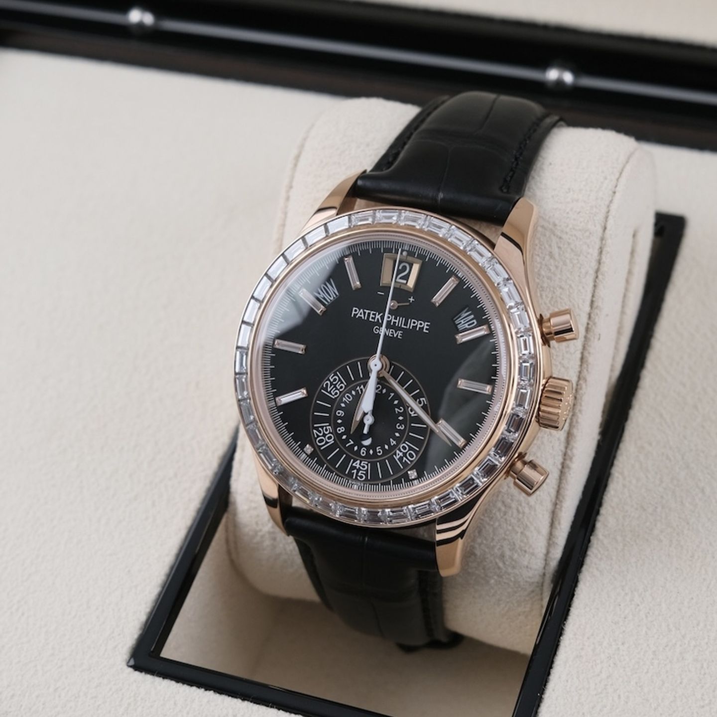 Patek Philippe Annual Calendar Chronograph 5961R-010 (2022) - Black dial 41 mm Rose Gold case (3/8)