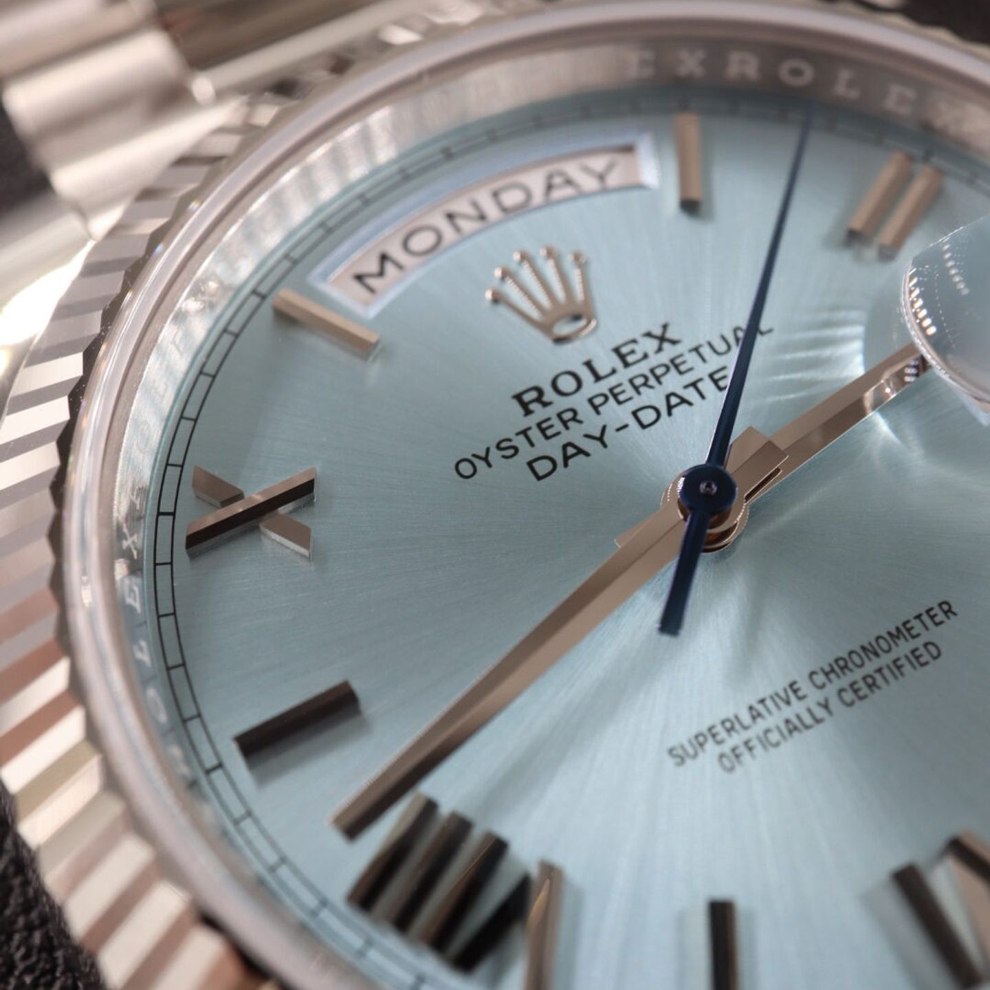 Rolex Day-Date 40 228236 (2024) - Blauw wijzerplaat 40mm Platina (3/7)