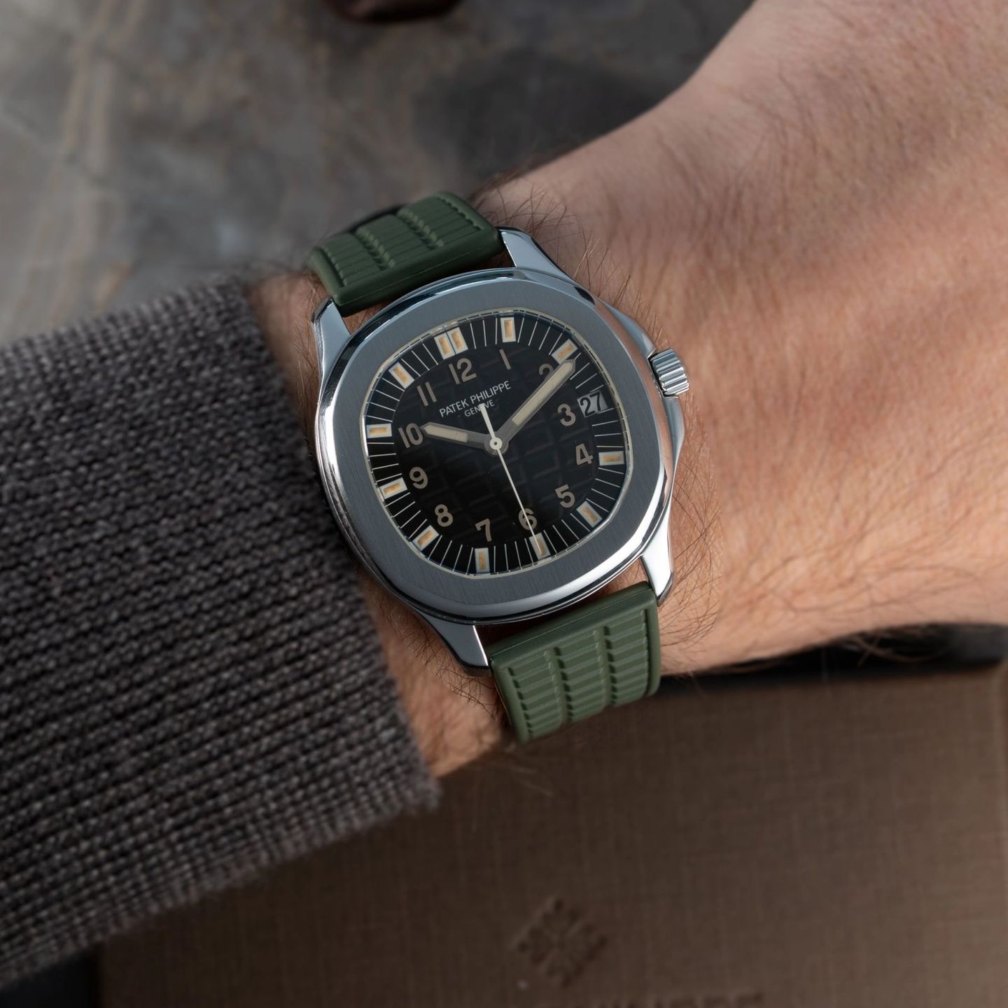 Patek Philippe Aquanaut 5065 (2001) - Black dial 39 mm Steel case (2/8)