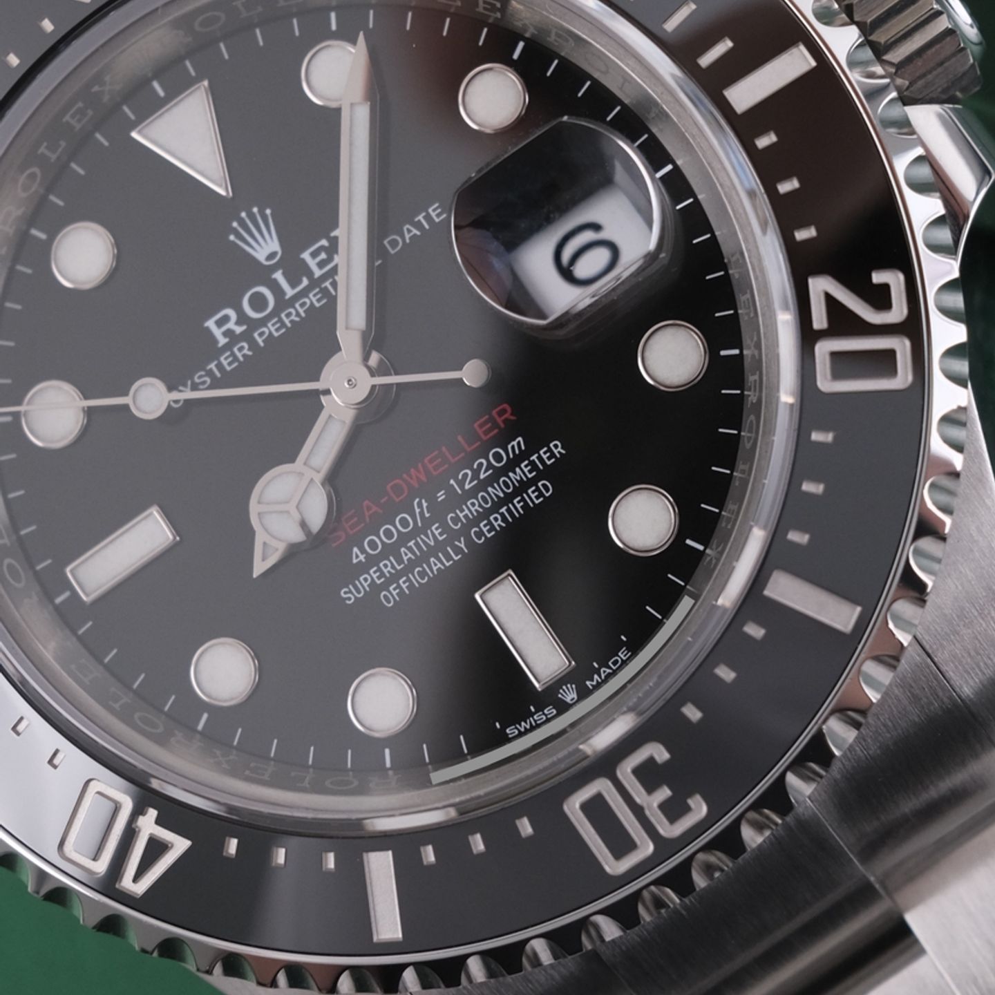 Rolex Sea-Dweller 126600 (2020) - Black dial 43 mm Steel case (4/8)