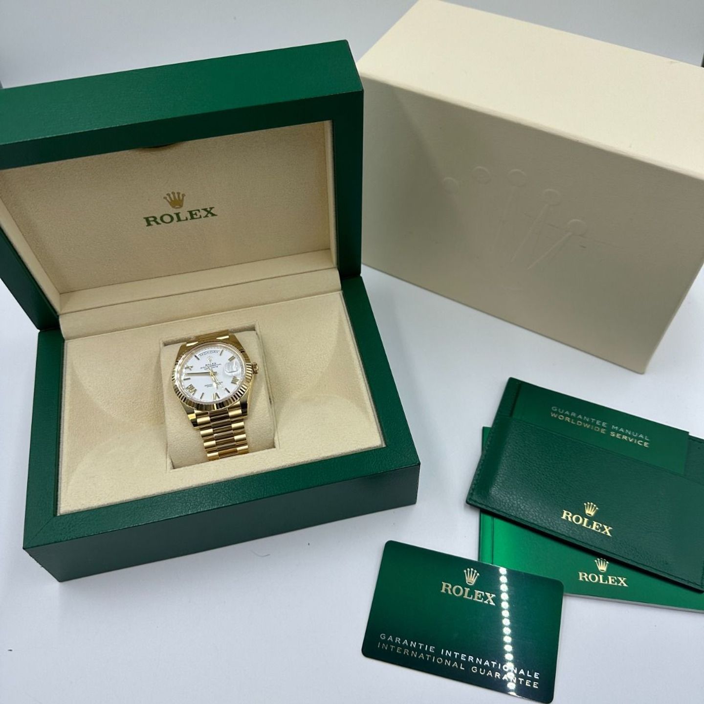 Rolex Day-Date 40 228238 (2023) - White dial 40 mm Yellow Gold case (2/8)