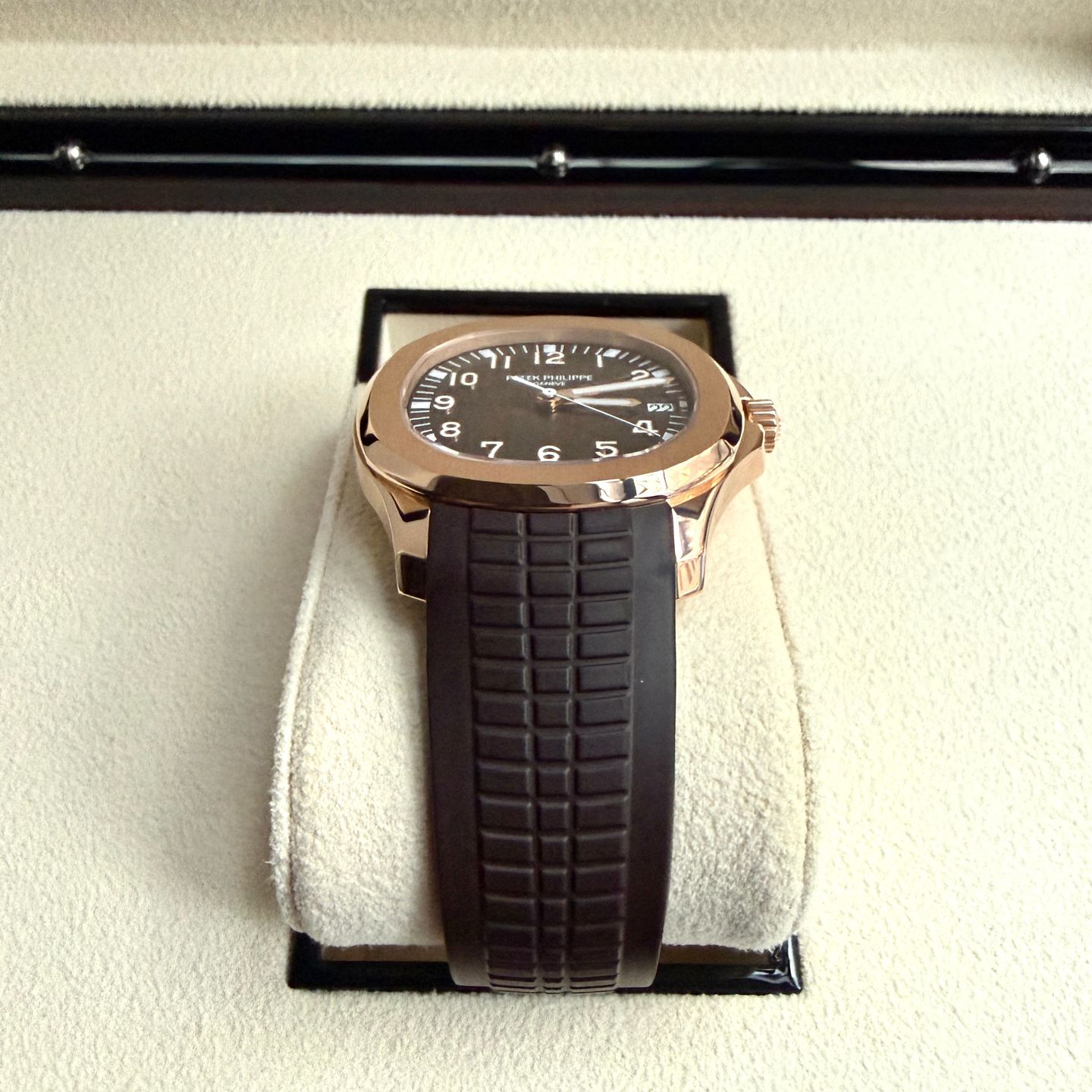 Patek Philippe Aquanaut 5167R (2023) - Brown dial 40 mm Rose Gold case (5/14)