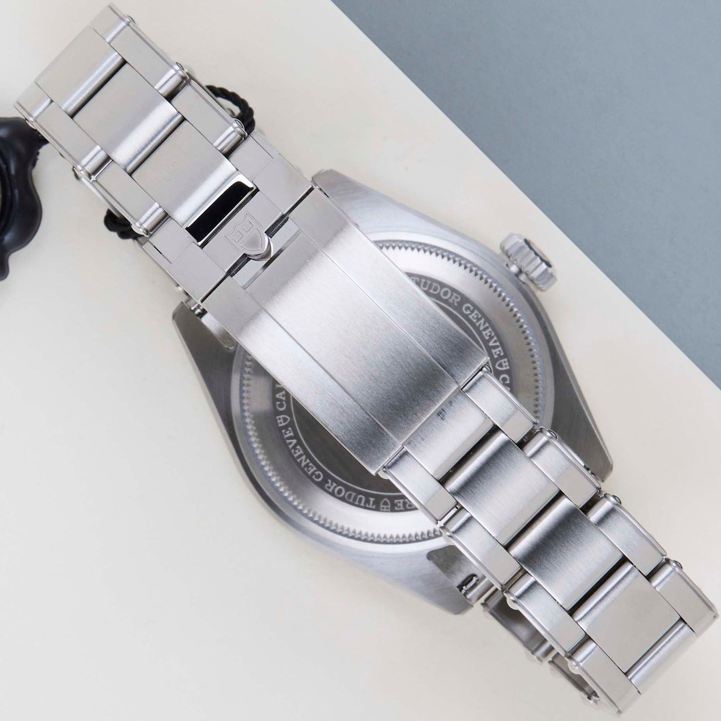 Tudor Black Bay 79470 (2025) - Black dial 39 mm Steel case (6/8)