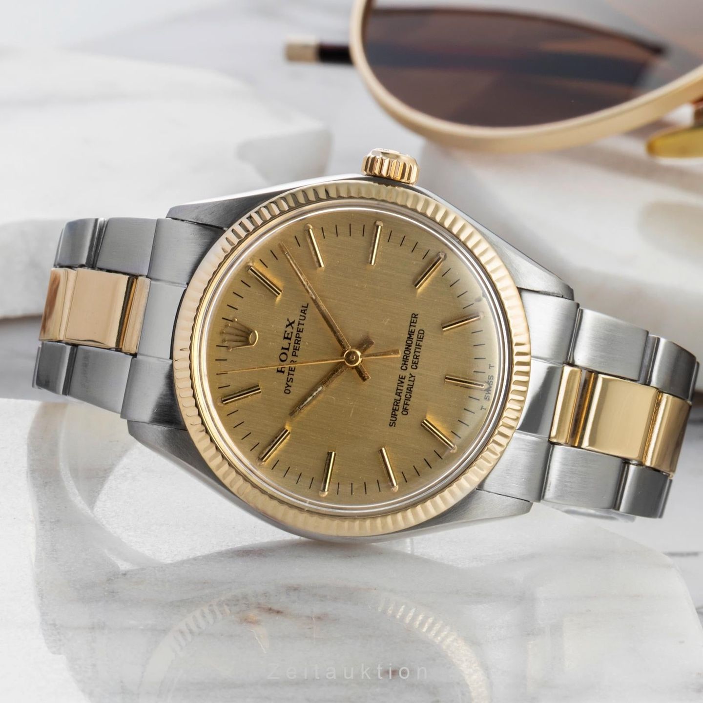 Rolex Oyster Perpetual 1005 (1972) - Champagne dial 34 mm Gold/Steel case (2/8)