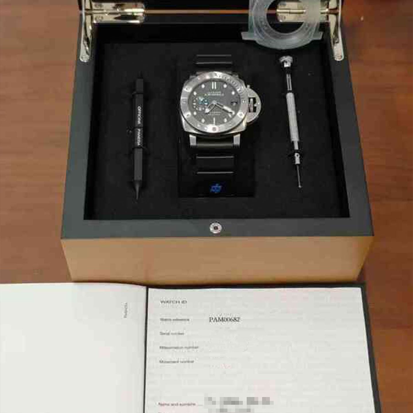 Panerai Luminor Submersible 1950 3 Days Automatic PAM00682 (2019) - Black dial 42 mm Steel case (3/3)