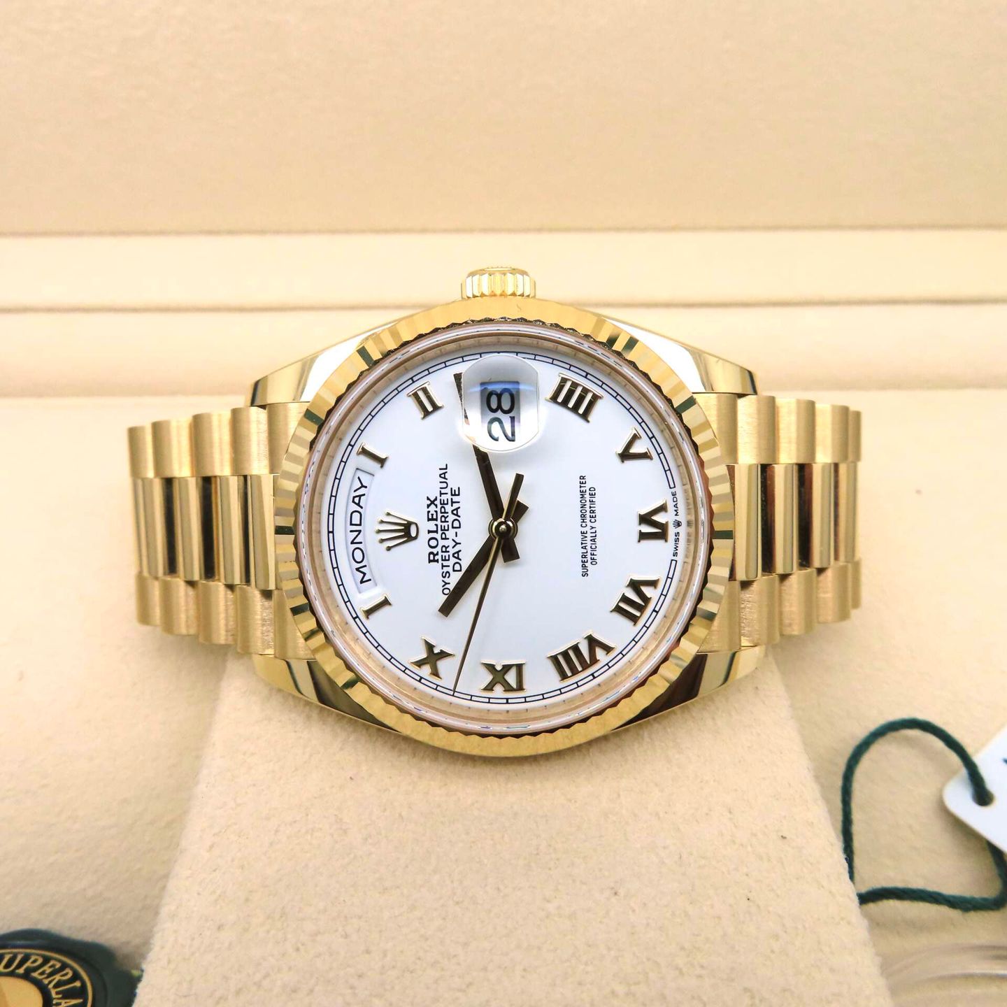 Rolex Day-Date 36 128238 (2022) - White dial 36 mm Yellow Gold case (2/8)