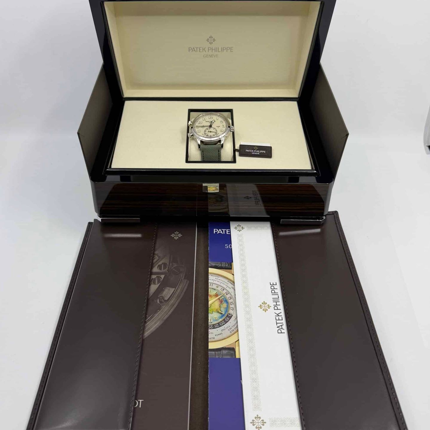 Patek Philippe Calatrava 5524G-010 - (3/8)