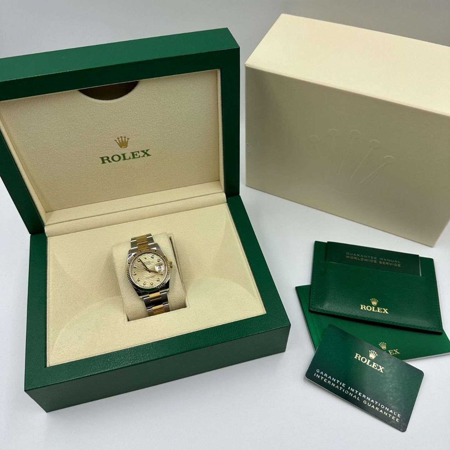 Rolex Datejust 36 126233 (2024) - Goud wijzerplaat 36mm Staal (3/8)