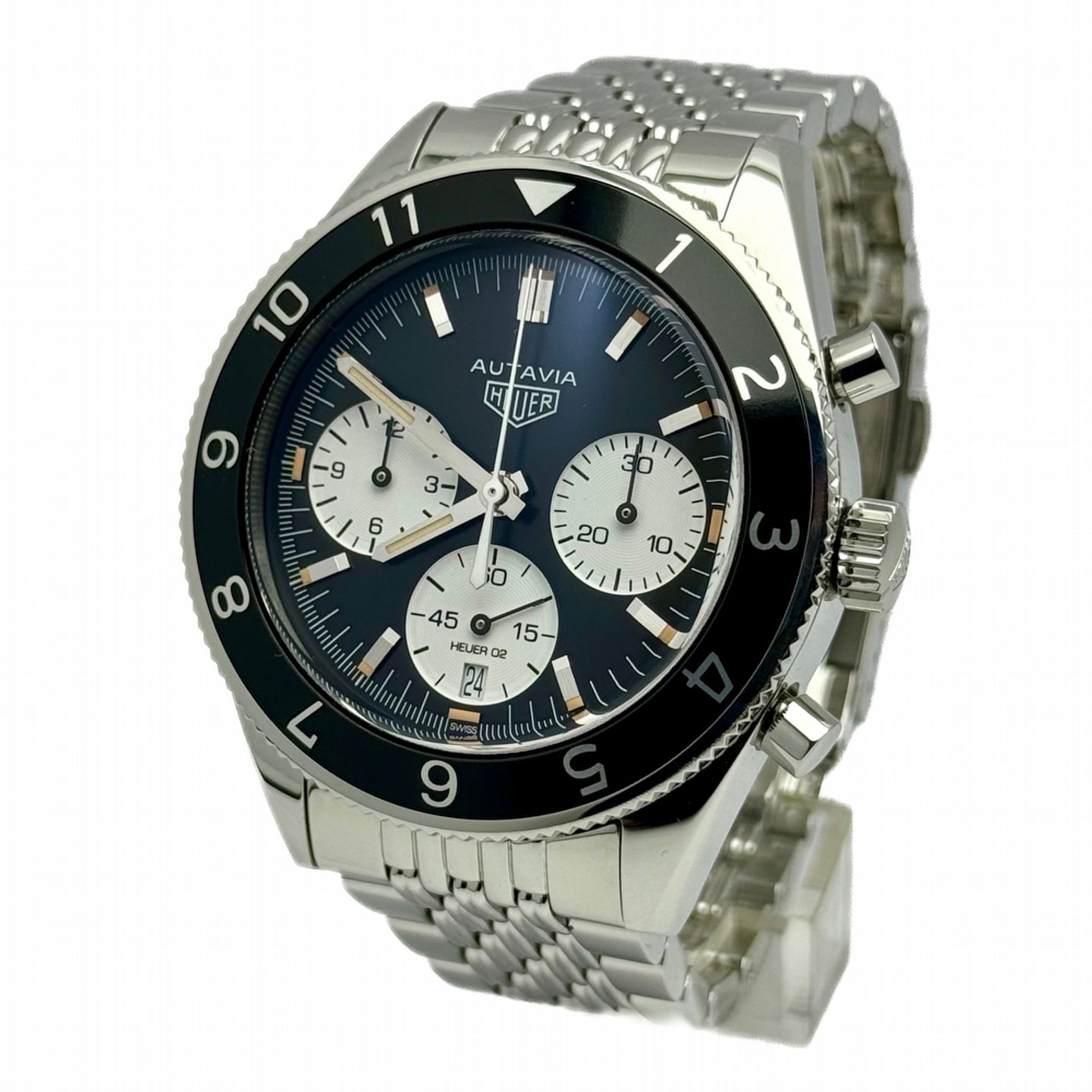 TAG Heuer Autavia CBE2110.BA0687 (2020) - Black dial 42 mm Steel case (1/10)