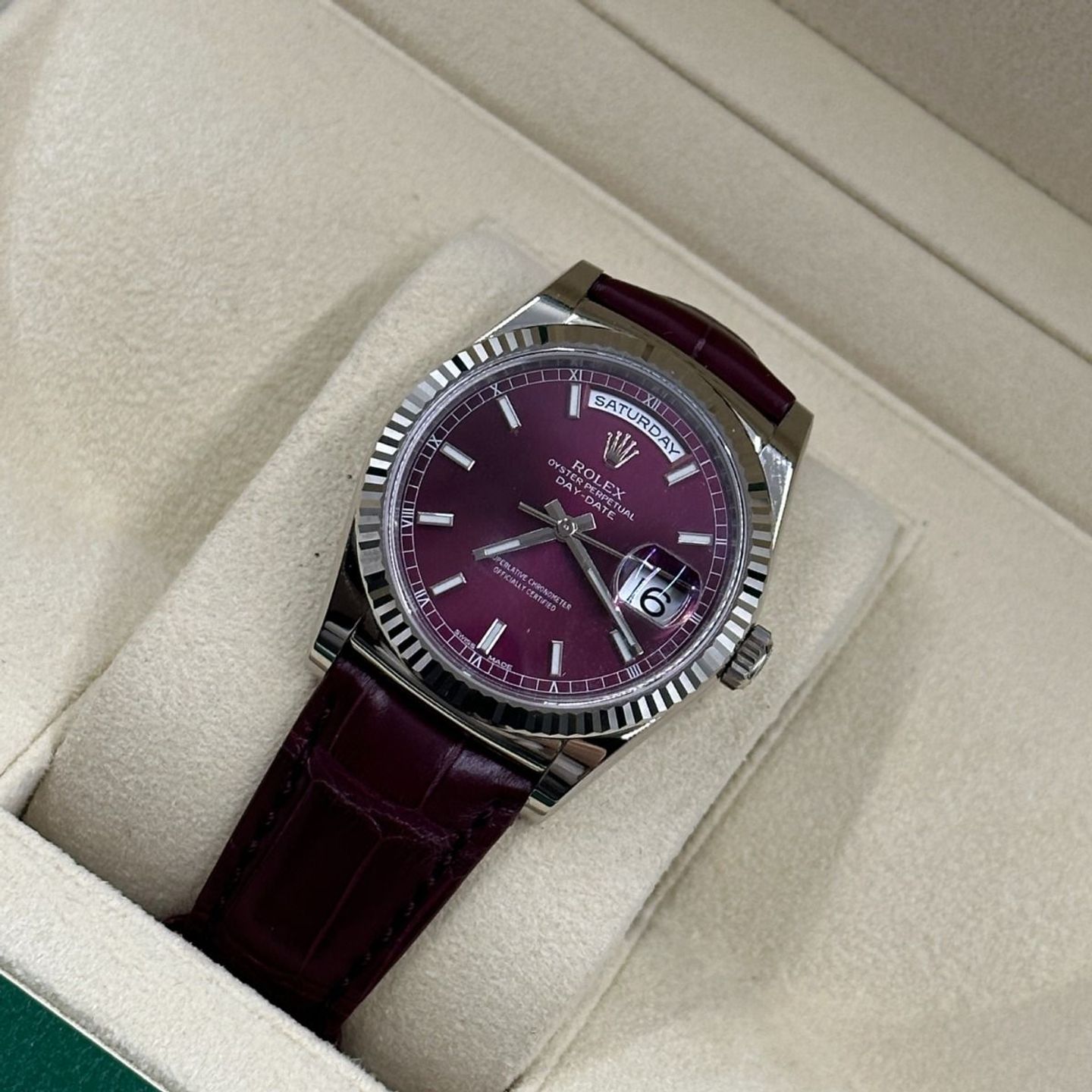 Rolex Day-Date 36 118139 (2023) - Rood wijzerplaat 36mm Witgoud (8/8)