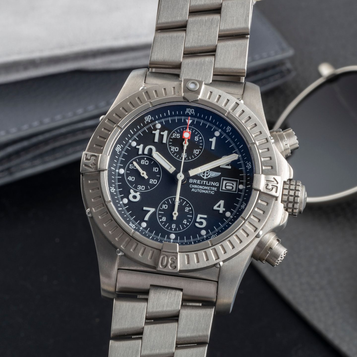 Breitling Avenger E13360 (2006) - 44mm Titanium (3/8)