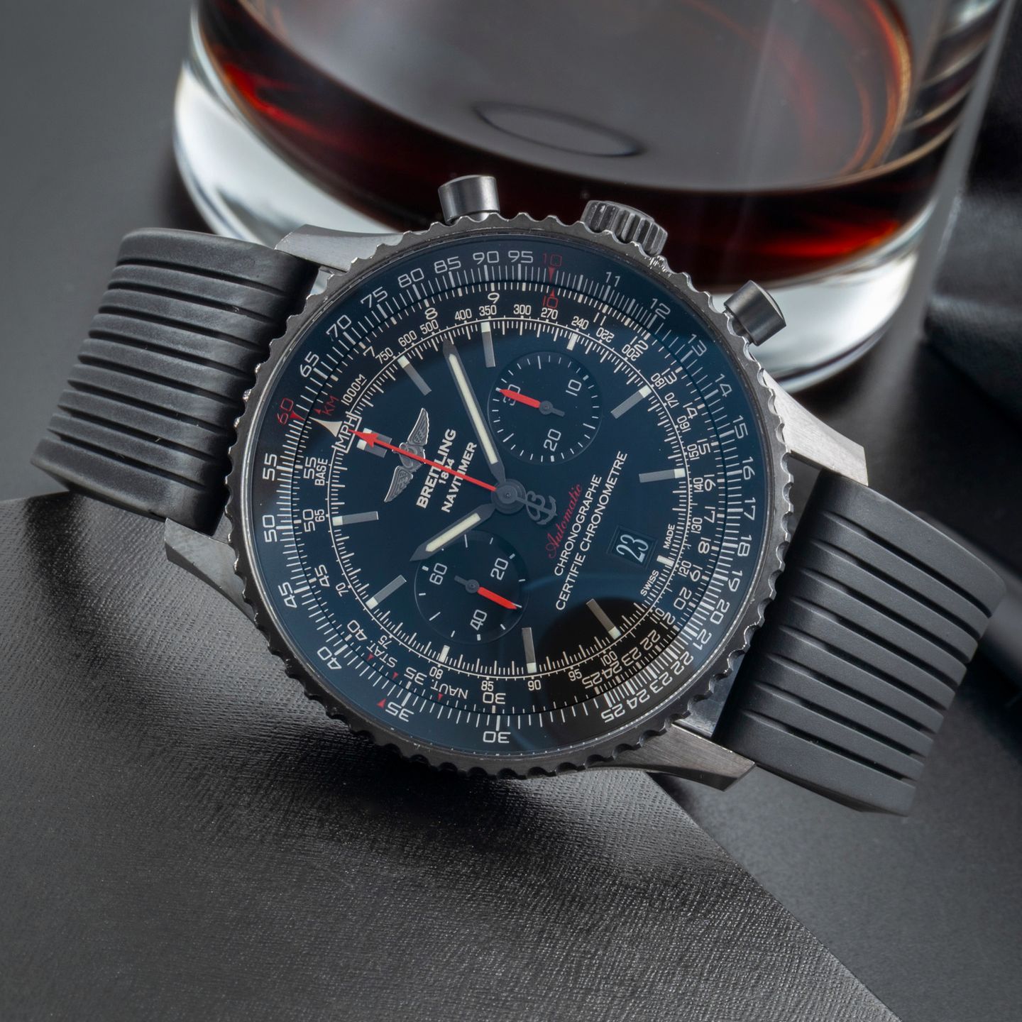 Breitling Navitimer 01 (46 MM) MB012822/BE51 (Onbekend (willekeurig serienummer)) - Zwart wijzerplaat 46mm Staal (2/8)