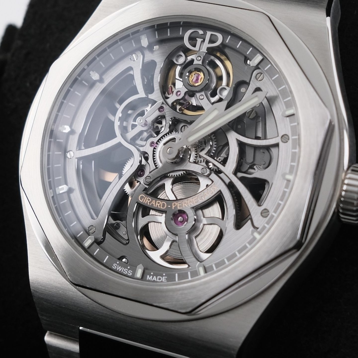 Girard-Perregaux Laureato 81015-11-001-11A (2022) - 43 mm Steel case (5/8)