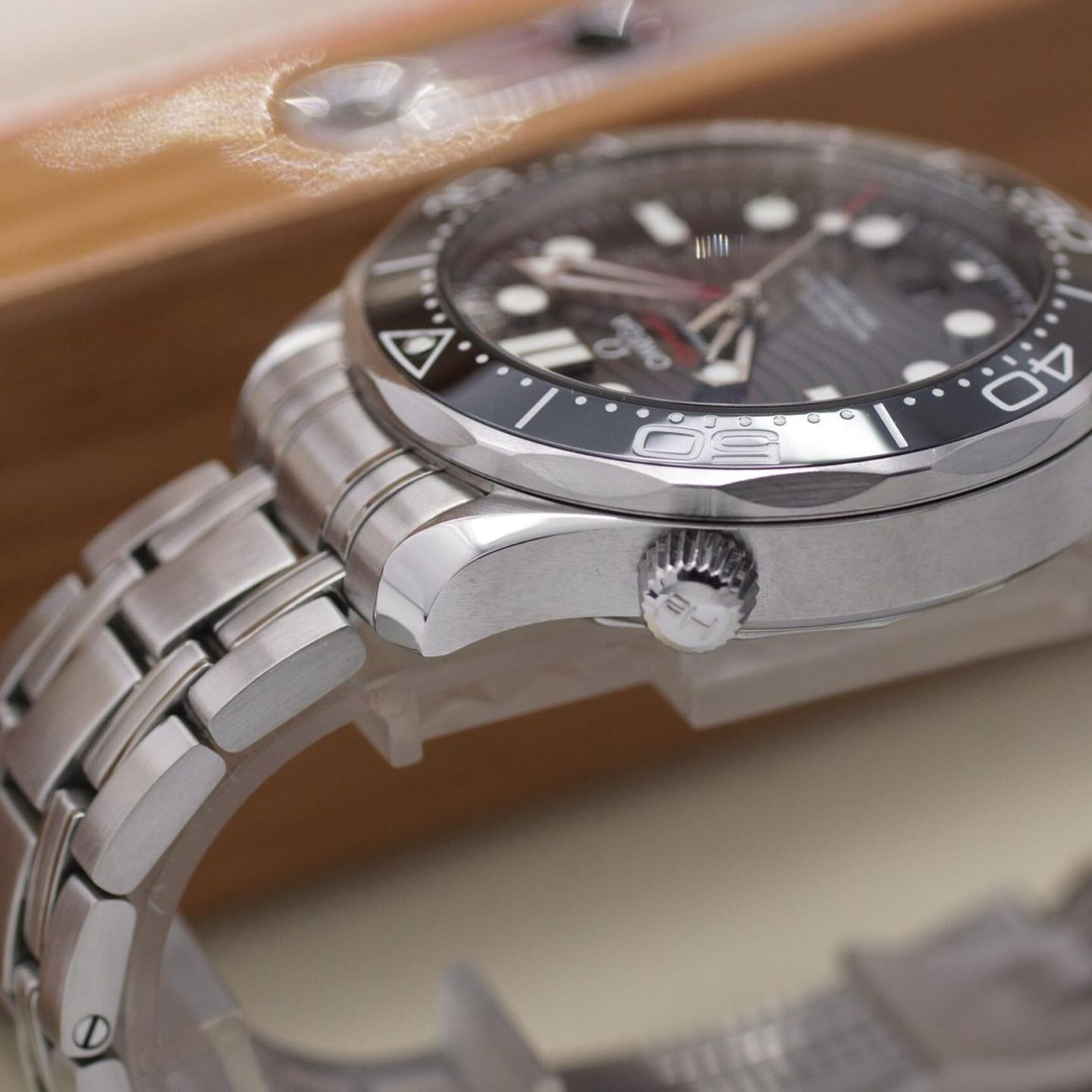 Omega Seamaster Diver 300 M 210.30.42.20.01.001 (2025) - Black dial 42 mm Steel case (6/8)