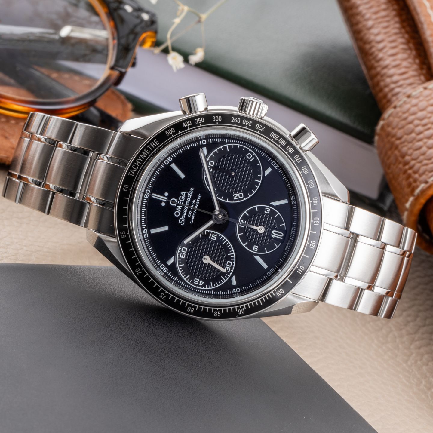 Omega Speedmaster Racing 326.30.40.50.01.001 - (2/8)