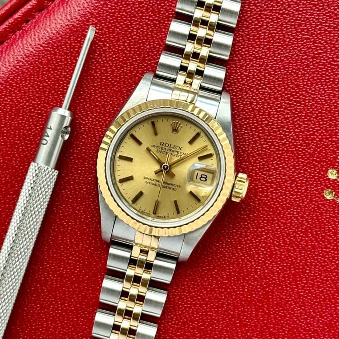 Rolex Lady-Datejust 69173 (1993) - Gold dial 26 mm Gold/Steel case (1/8)
