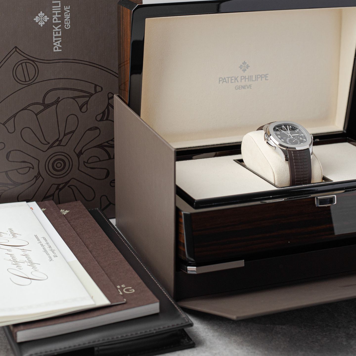 Patek Philippe World Time Chronograph 5935A-001 - (3/8)