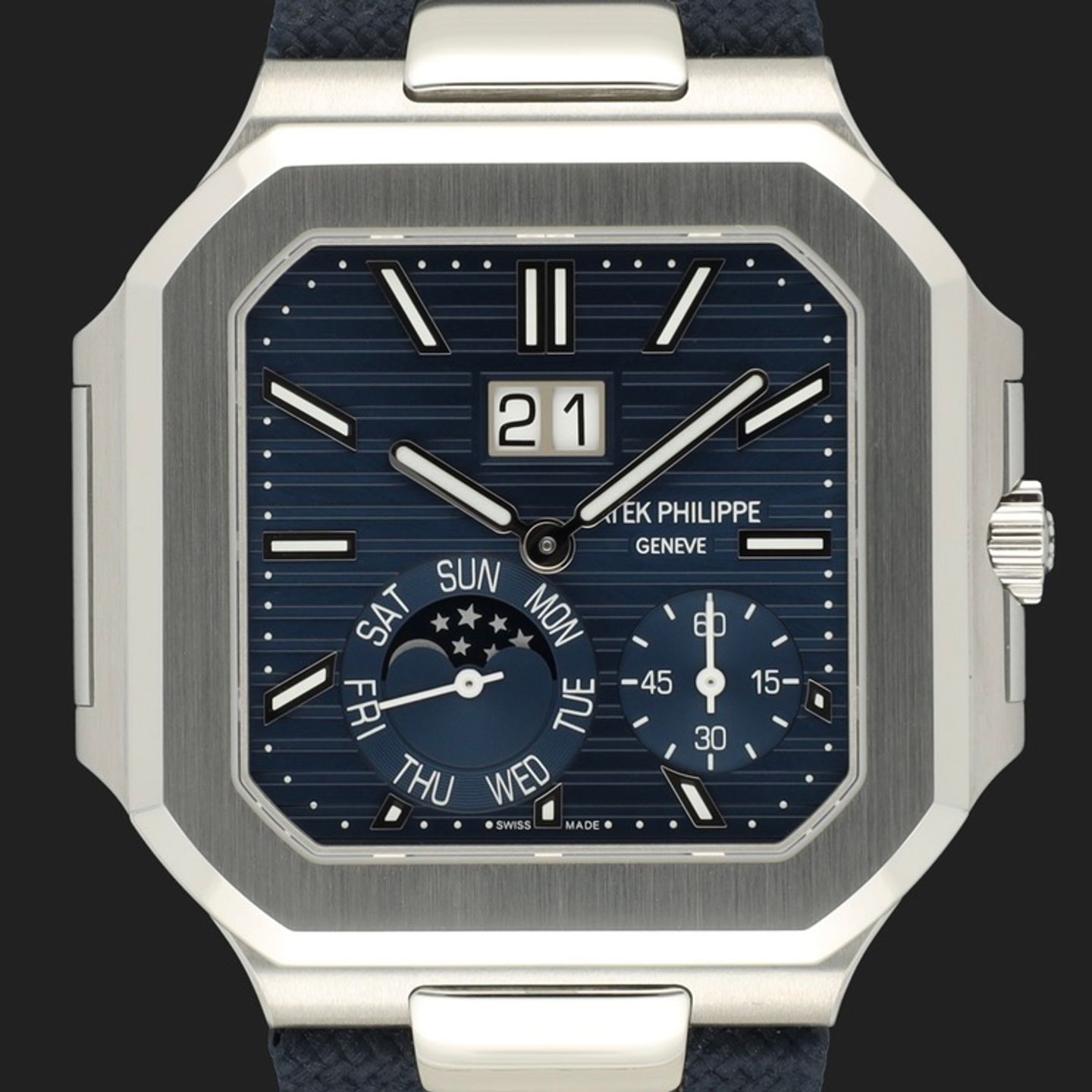 Patek Philippe Cubitus 5822P-001 (2025) - Blue dial 45 mm Platinum case (2/8)