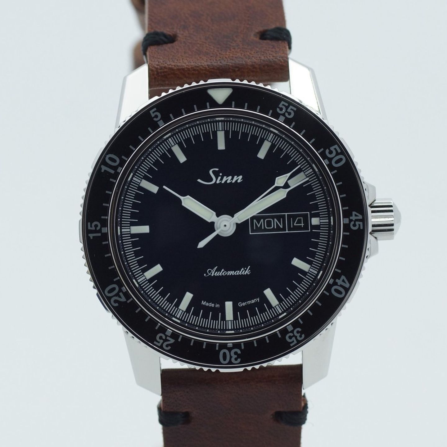 Sinn 104 104 (2026) - Zwart wijzerplaat 42mm Staal (5/8)