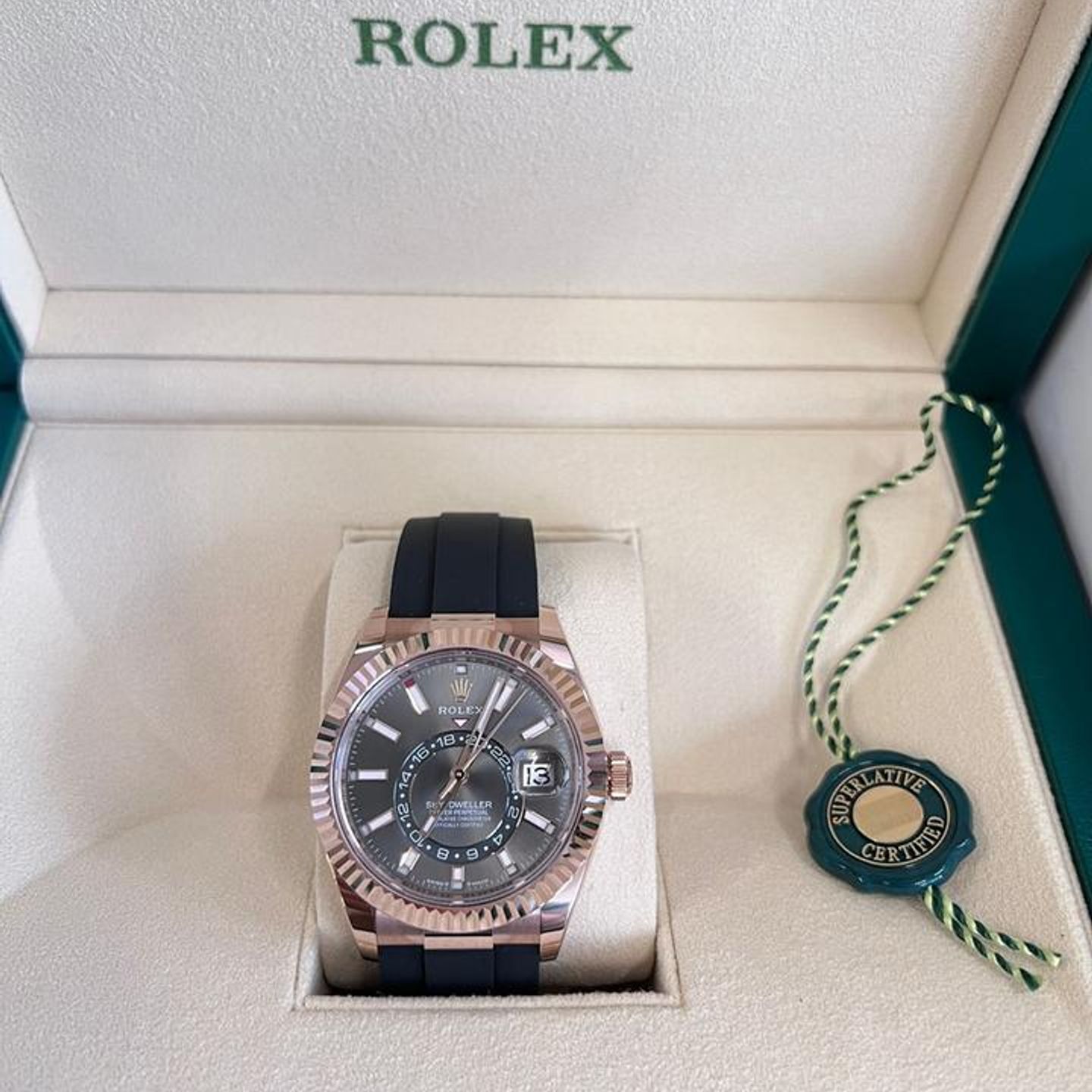 Rolex Sky-Dweller 336235 (2024) - Grey dial 42 mm Rose Gold case (3/10)