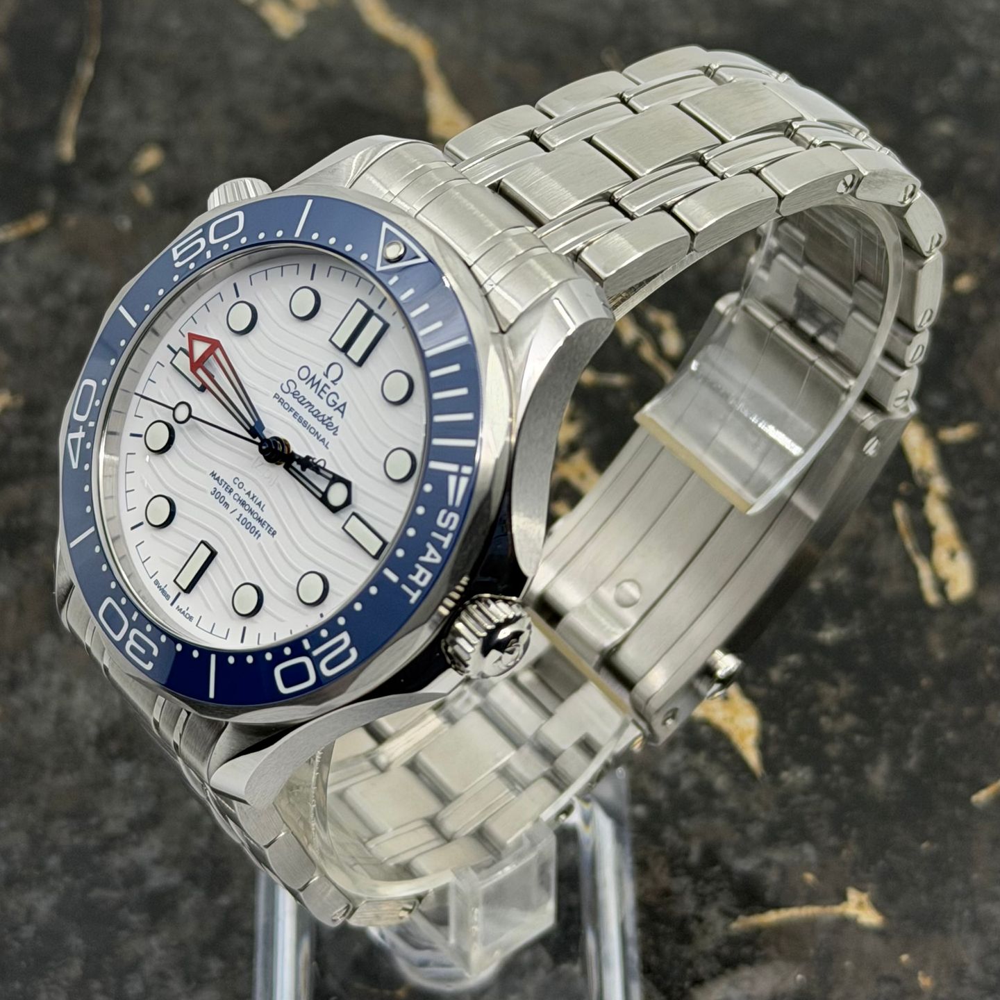 Omega Seamaster Diver 300 M 210.30.42.20.04.002 - (4/8)