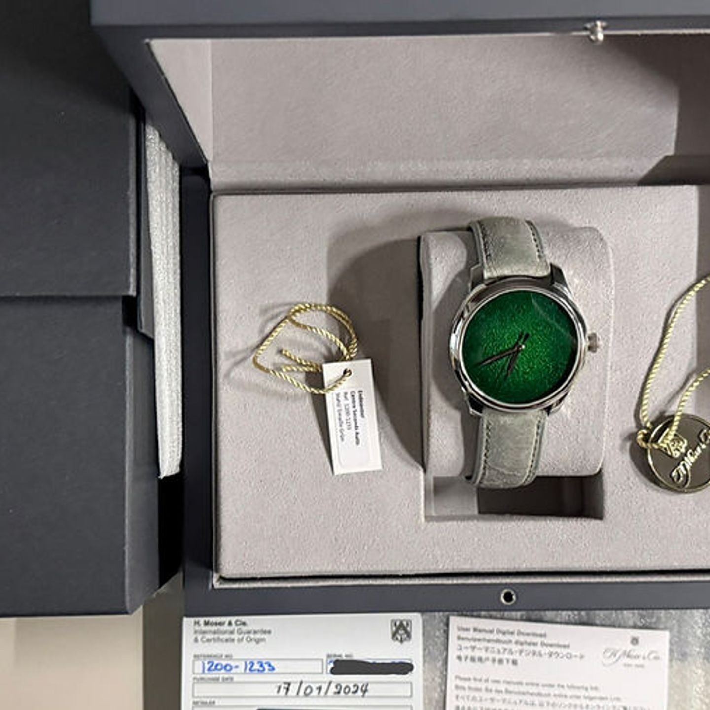 H. Moser & Cie. Endeavour 1200-1233 - (2/7)