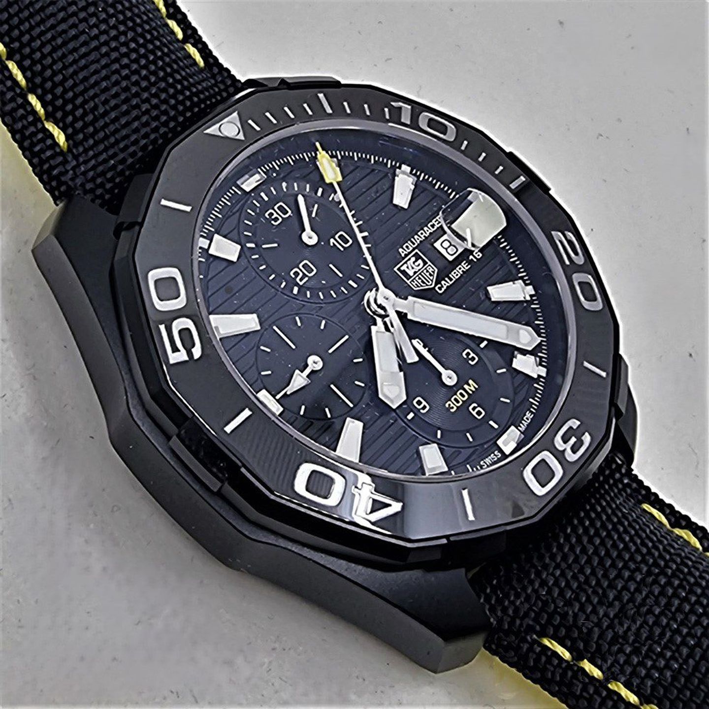 TAG Heuer Aquaracer 300M CAY218A.FC6361 (2025) - Zwart wijzerplaat 43mm Titanium (4/8)