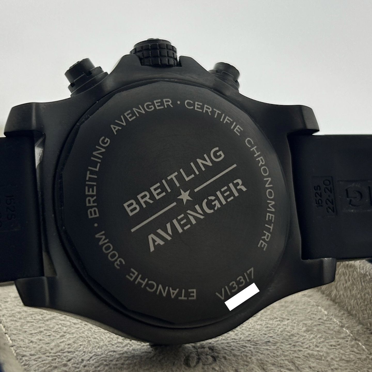 Breitling Avenger V13317 - (2/8)