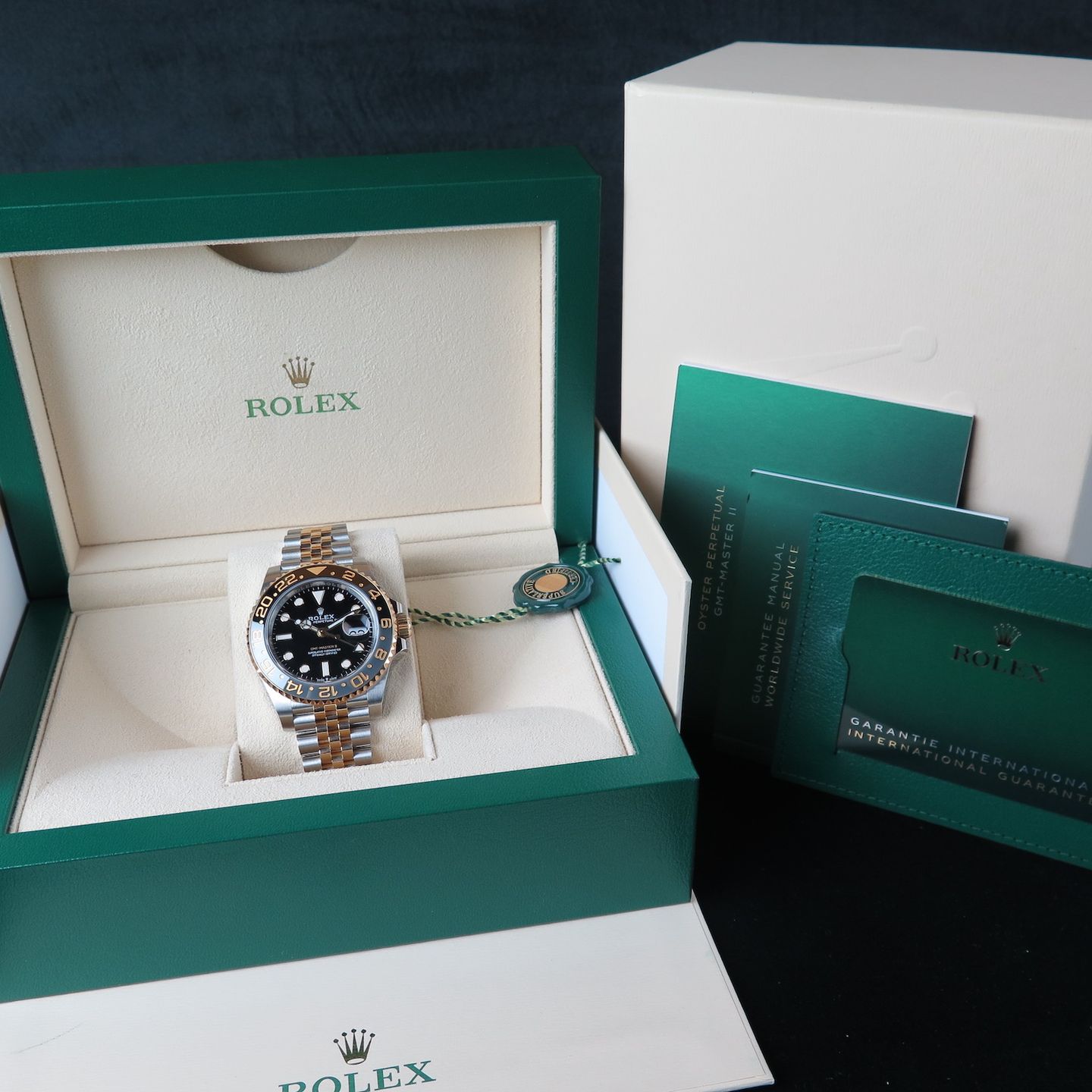 Rolex GMT-Master II 126713GRNR (2023) - Black dial 40 mm Gold/Steel case (8/8)